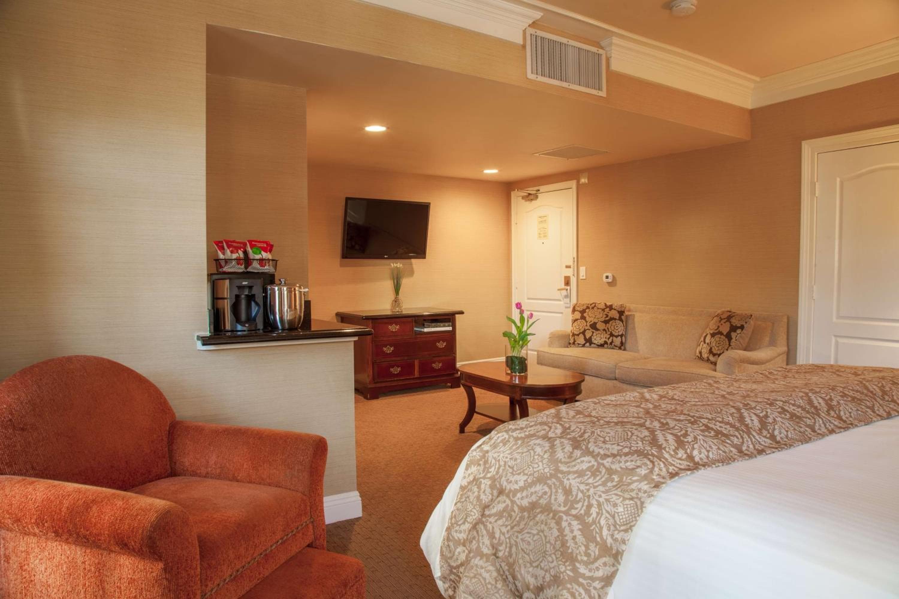 Best Western Plus Sunset Plaza Hotel — 17