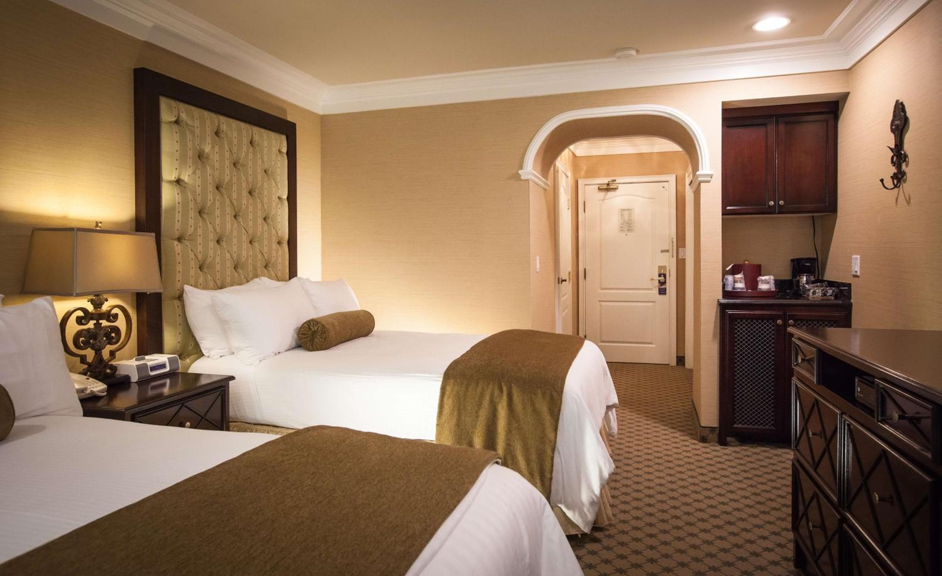 Best Western Plus Sunset Plaza Hotel — 19