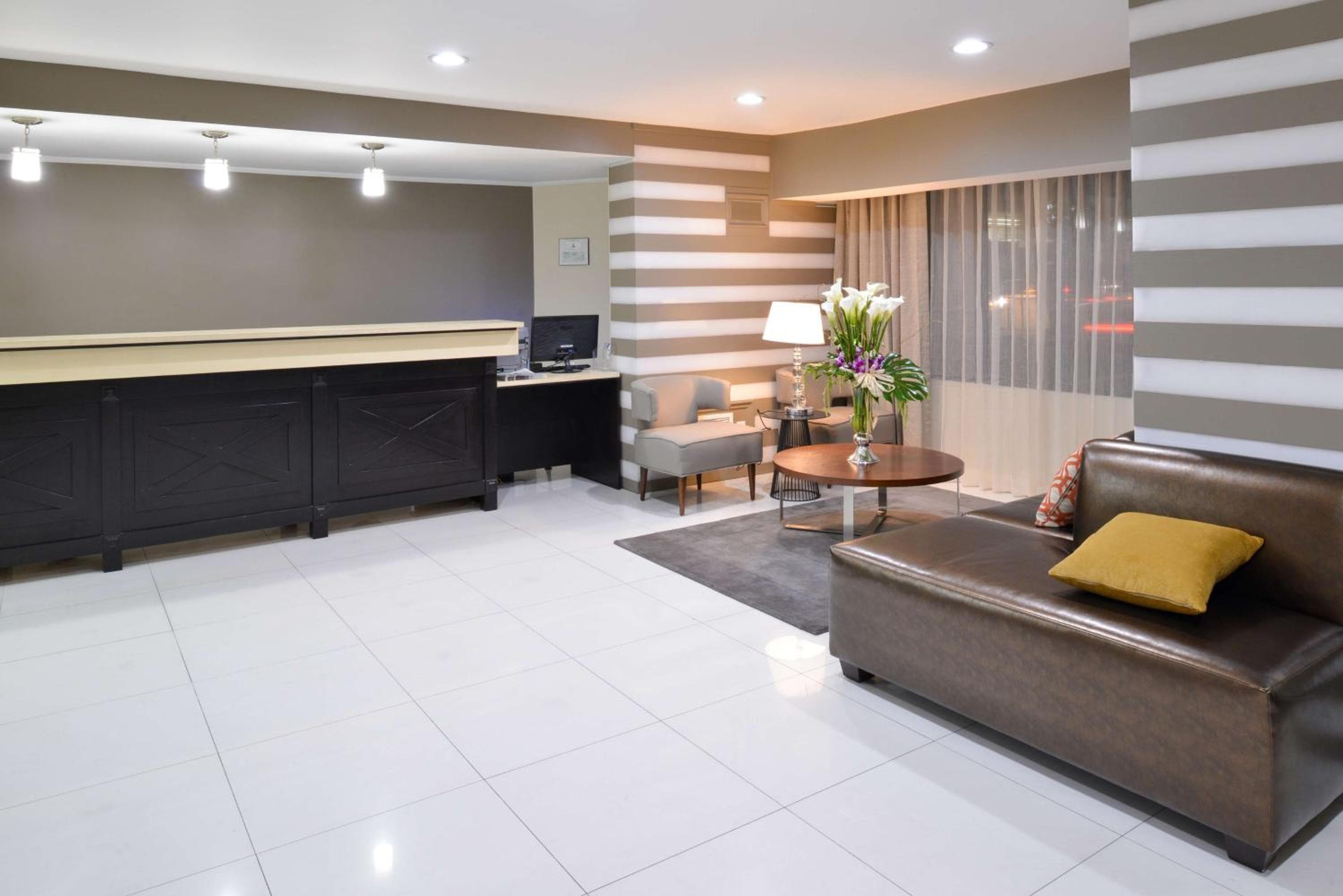 Best Western Plus LA Mid-Town Hotel — 2