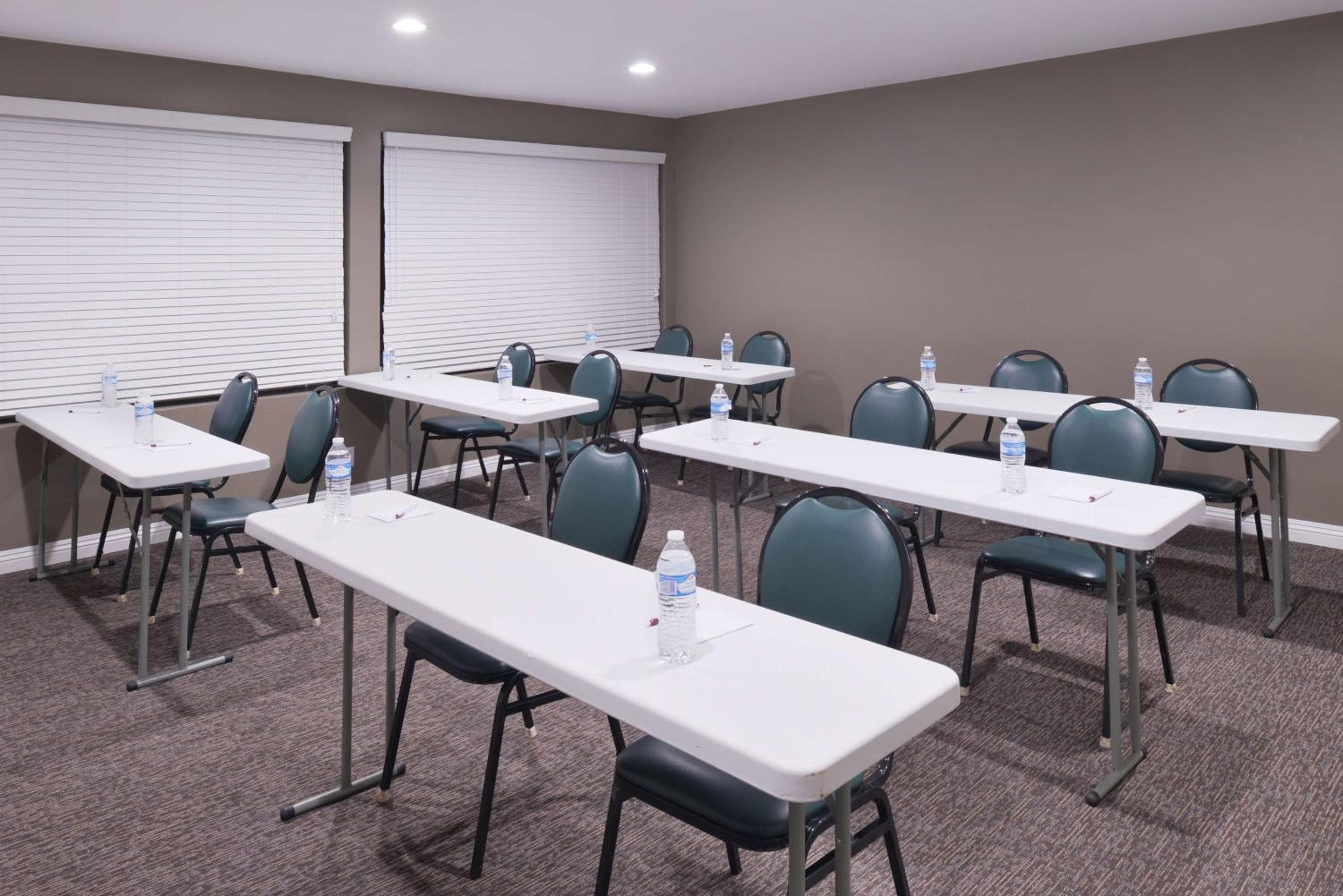 Best Western Plus LA Mid-Town Hotel — 7