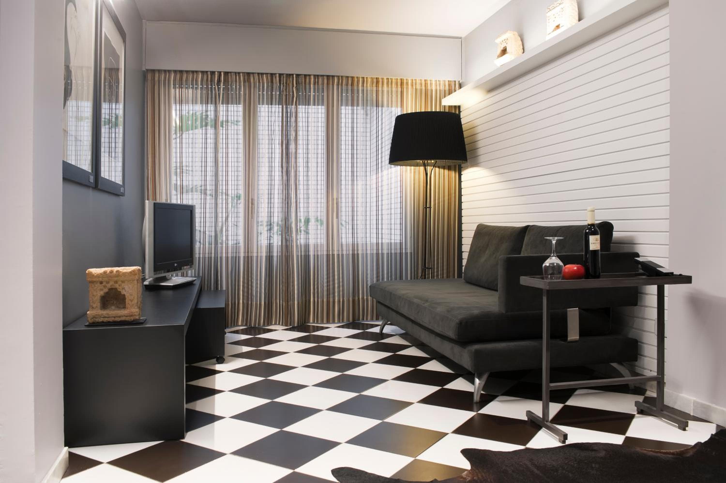 Hotel Gran Derby Suites, un piccolo hotel di lusso nel mondo — 16