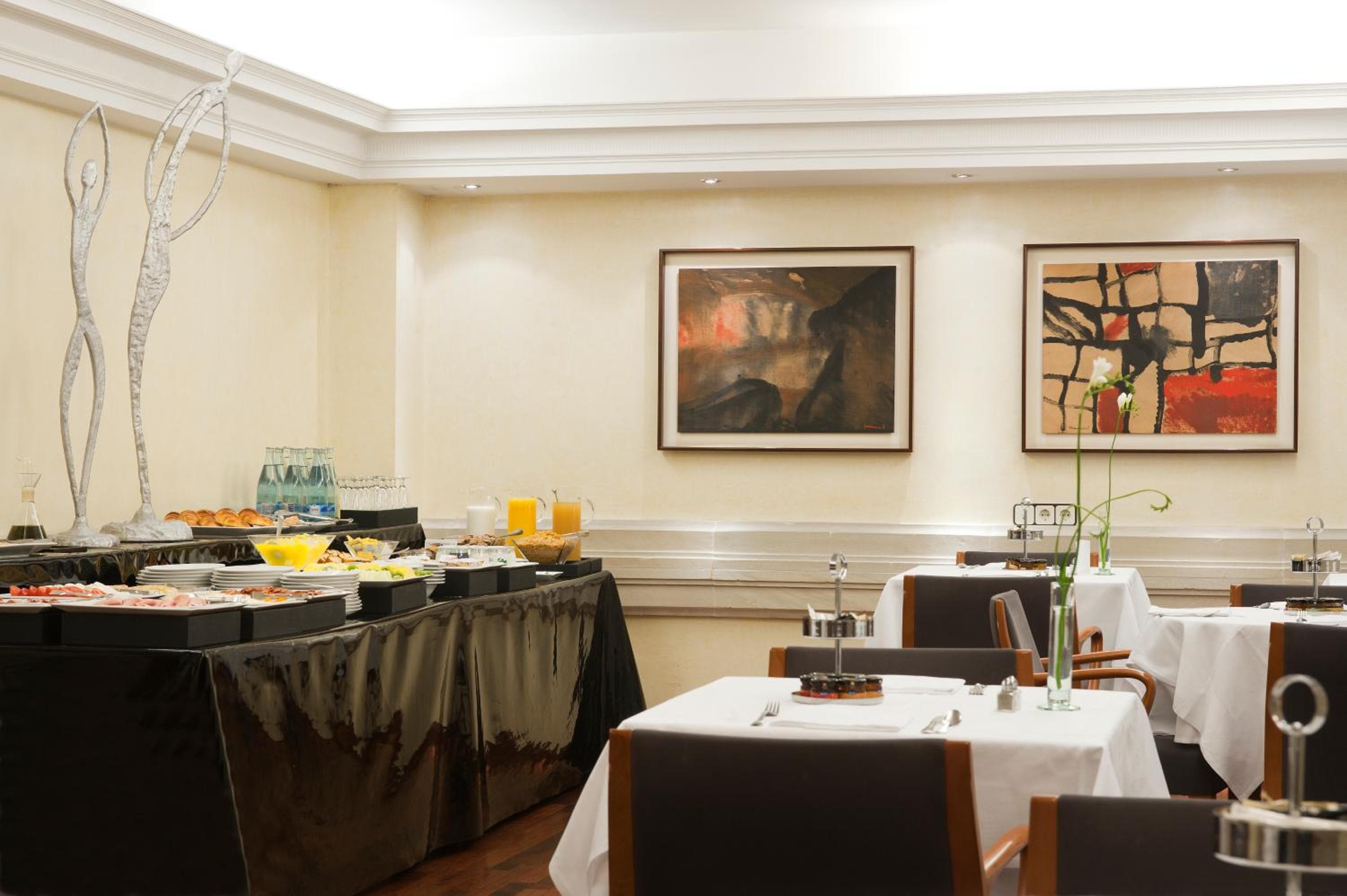 Hotel Gran Derby Suites, un piccolo hotel di lusso nel mondo — 14