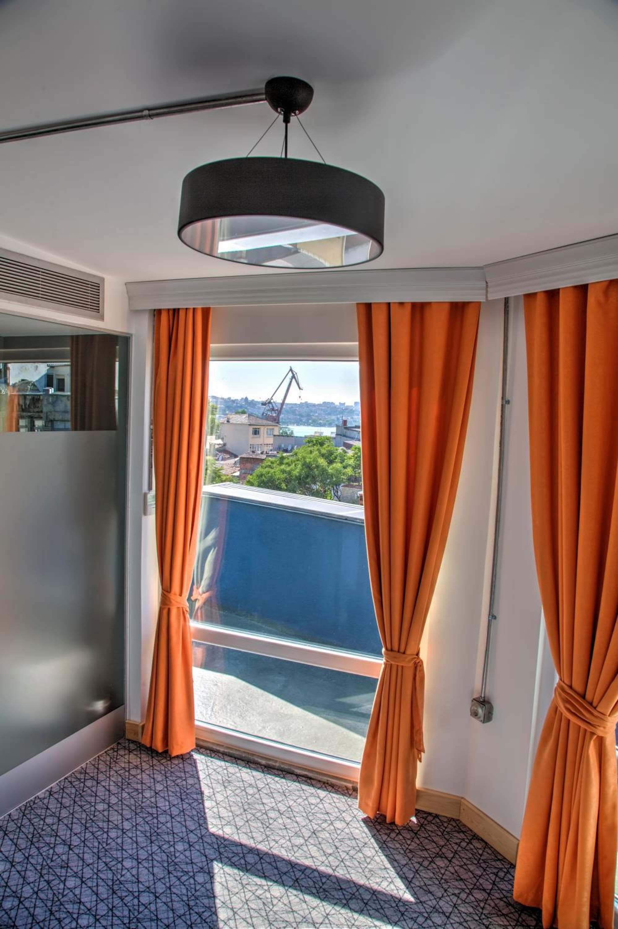 Vavien Hotel — 5