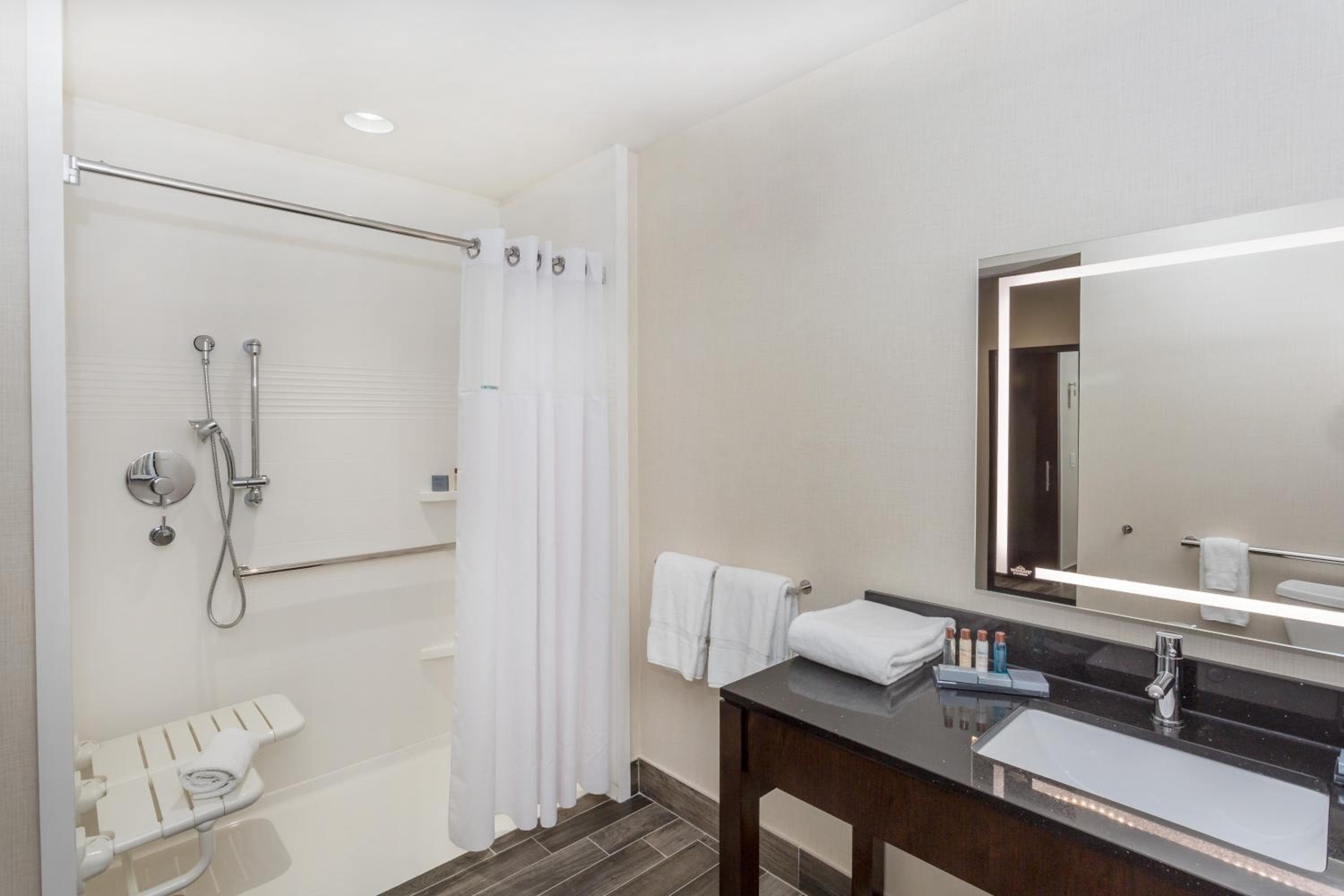 Wingate by Wyndham Miami Airport — 13