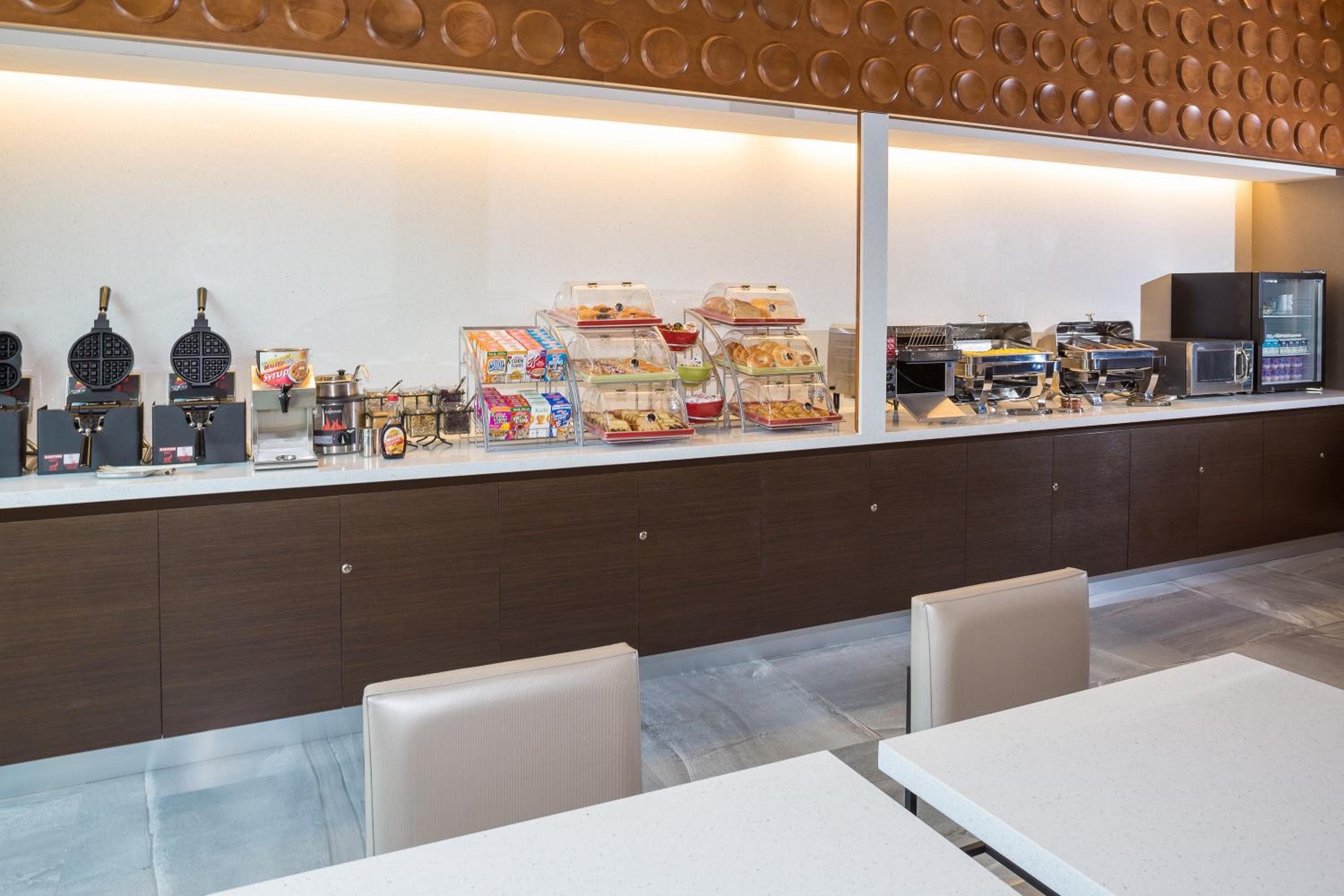 Wingate by Wyndham Miami Airport — 8