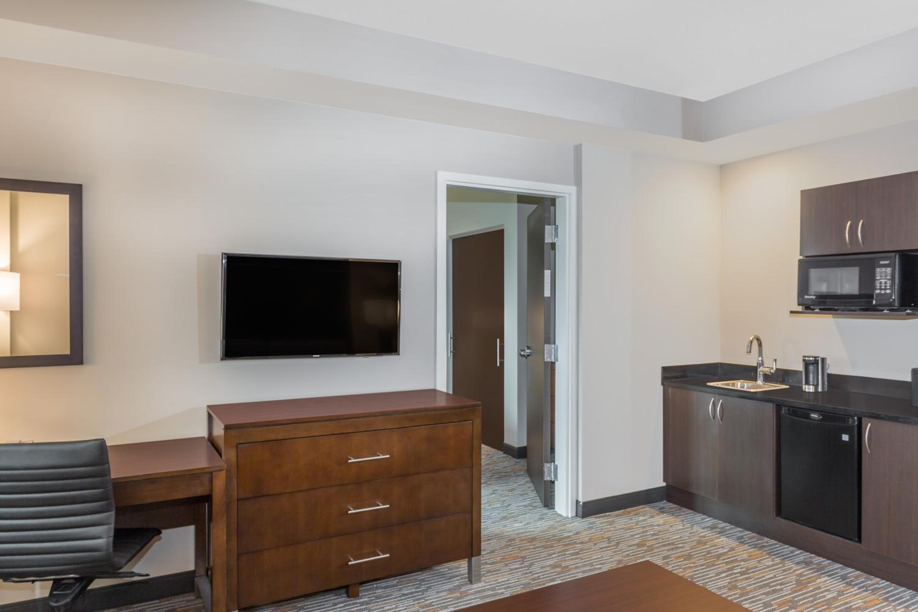 Wingate by Wyndham Miami Airport — 11