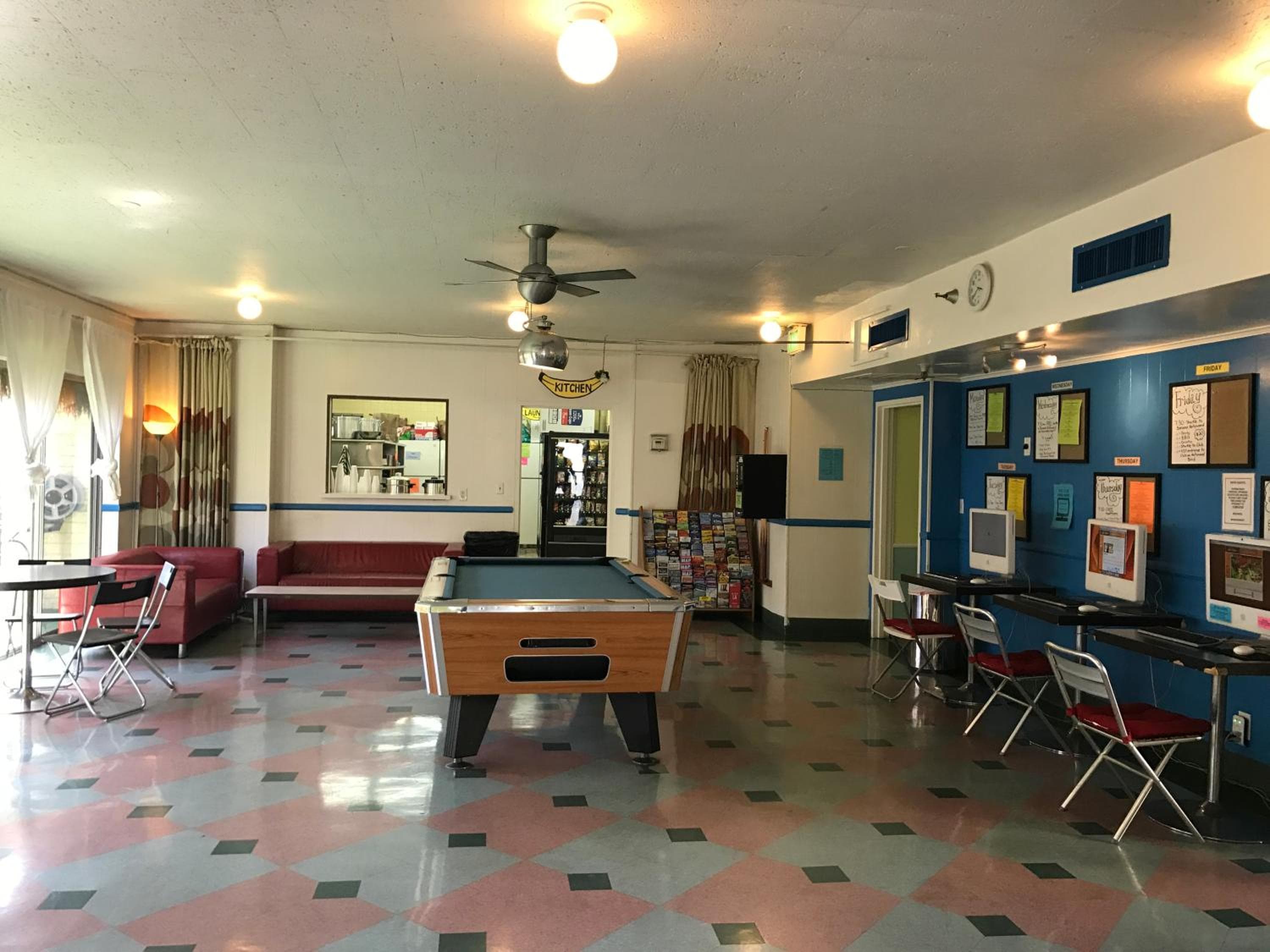 Banana Bungalow West Hollywood Hotel & Hostel — 5