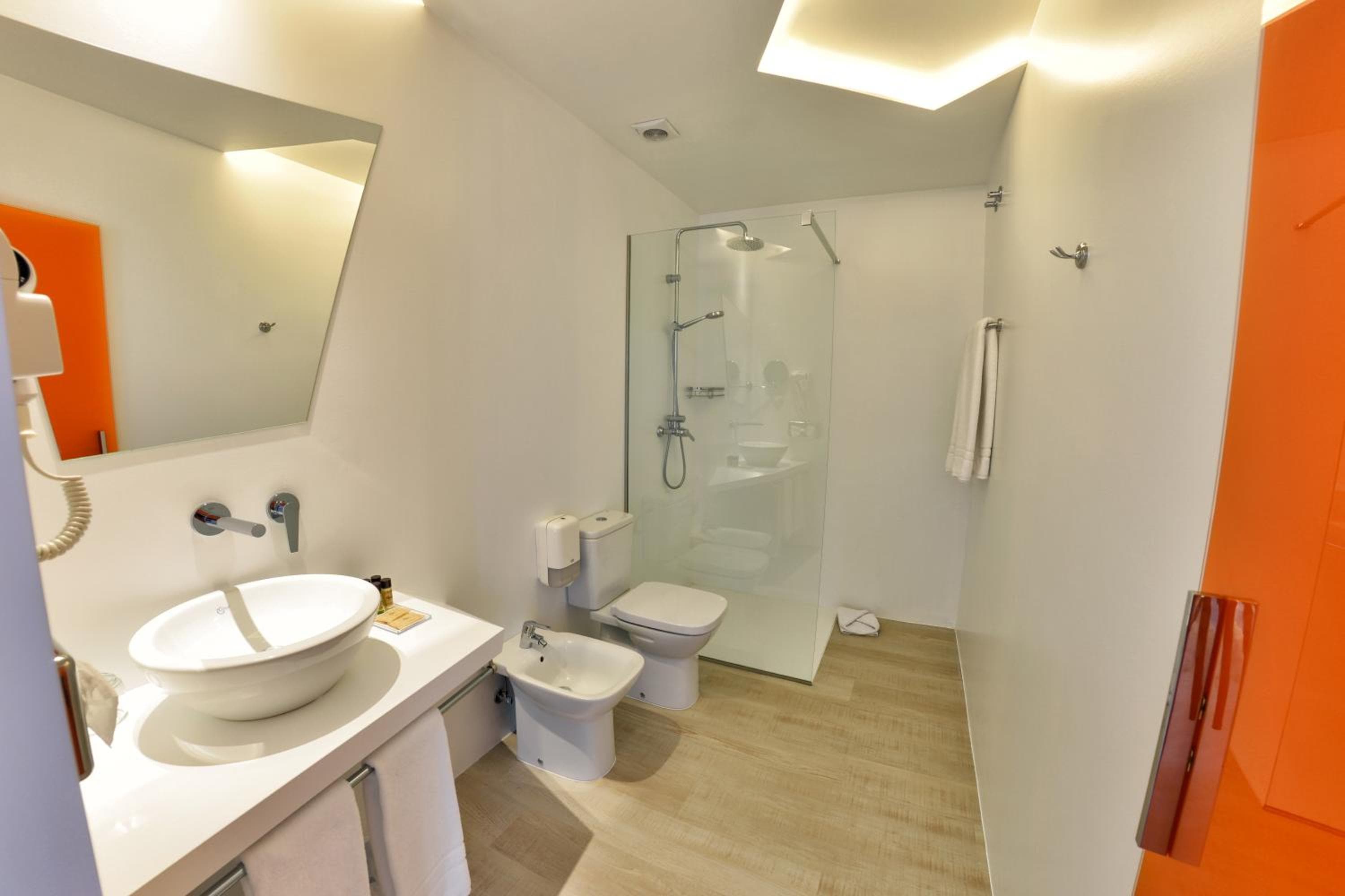 Atarazanas Málaga Boutique Hotel — 2
