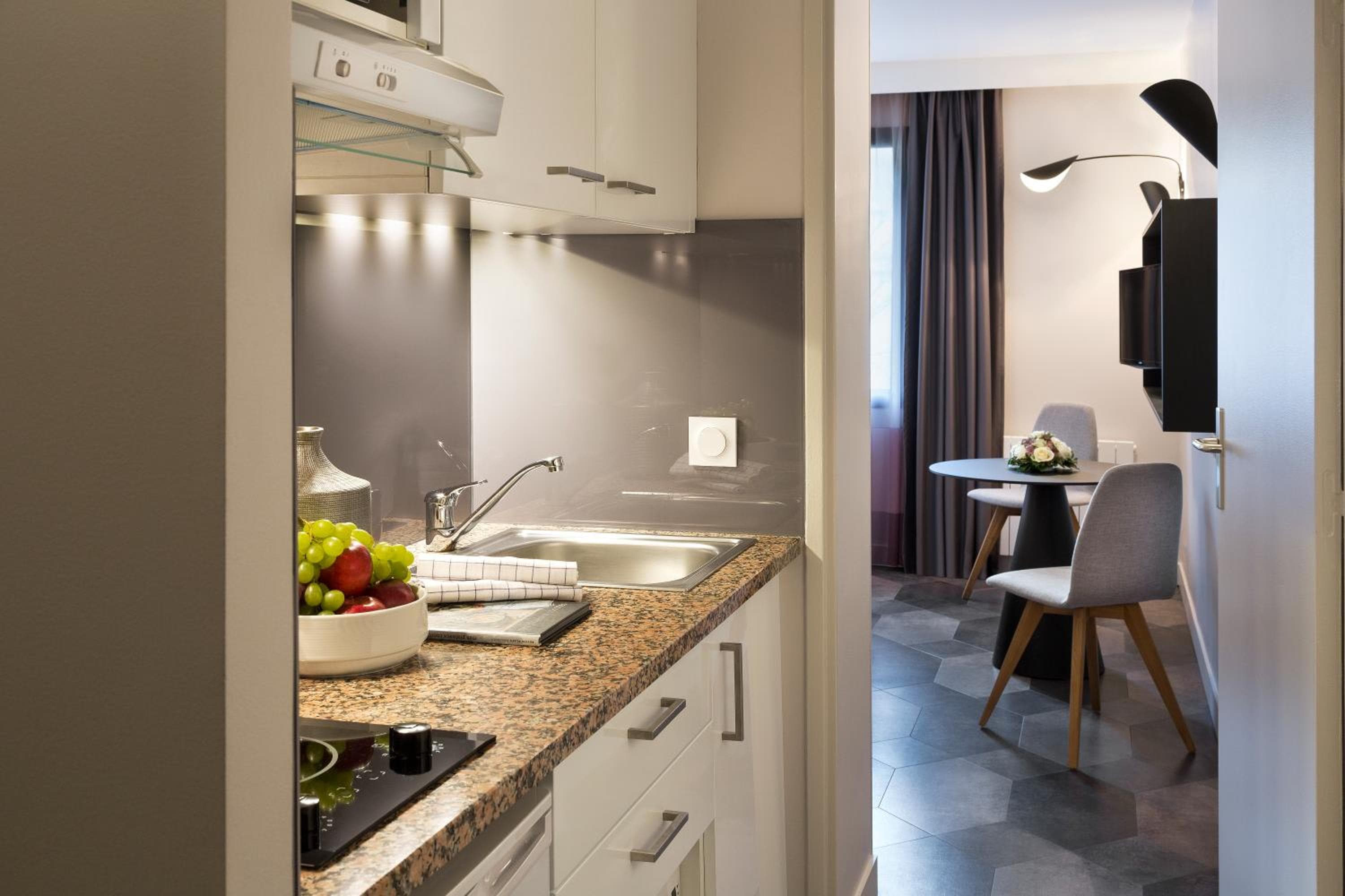 Citadines Trocadéro Paris — 17