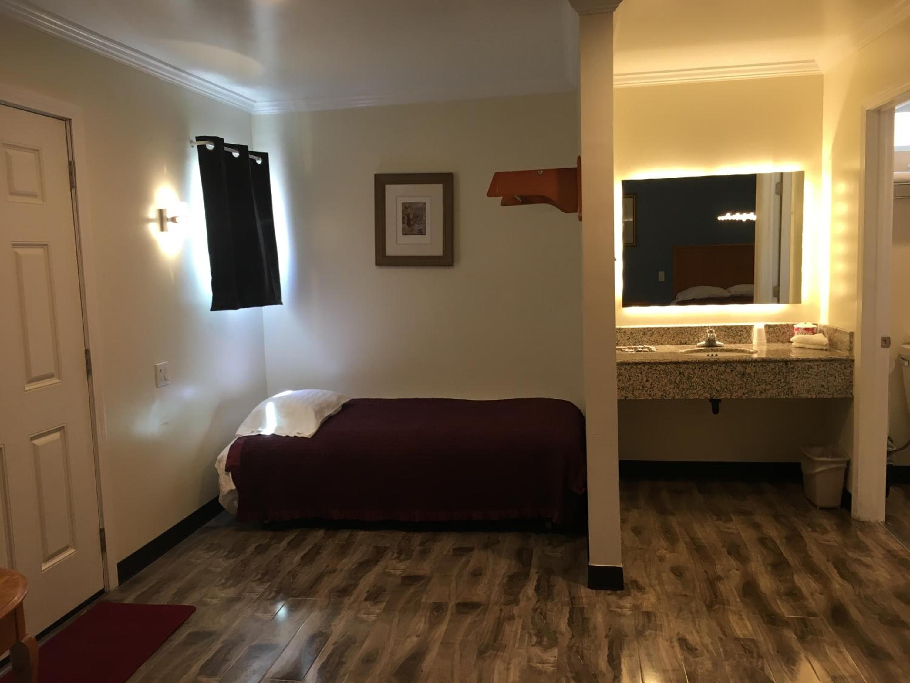 Motel Lincoln Park — 17