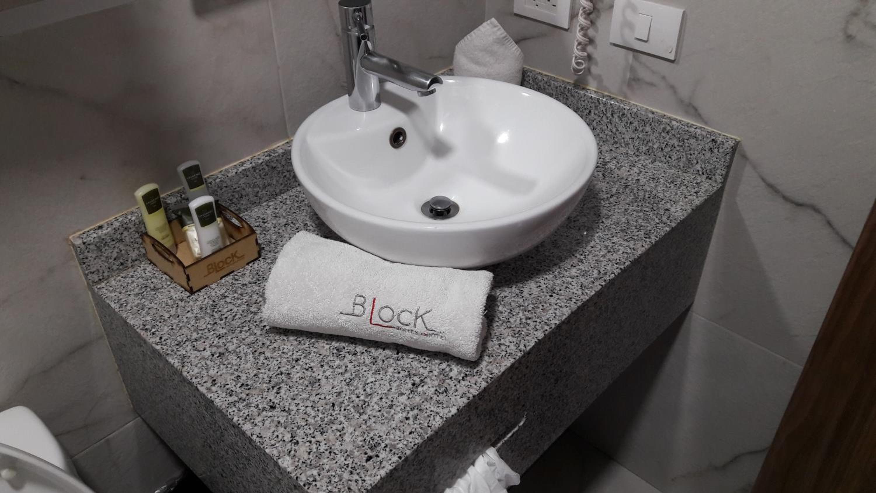 Hotel Block Suites — 17
