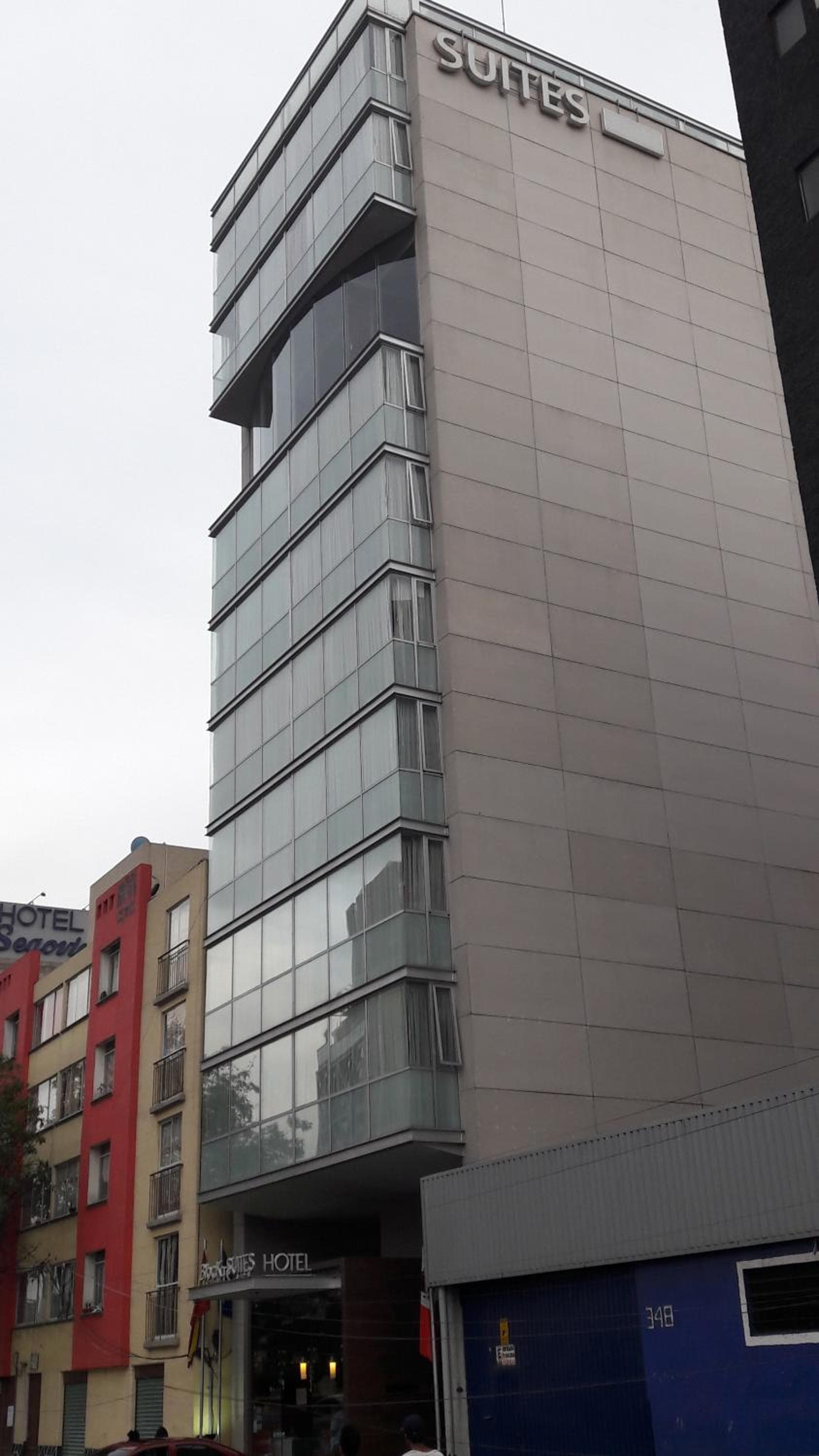 Hotel Block Suites — 4