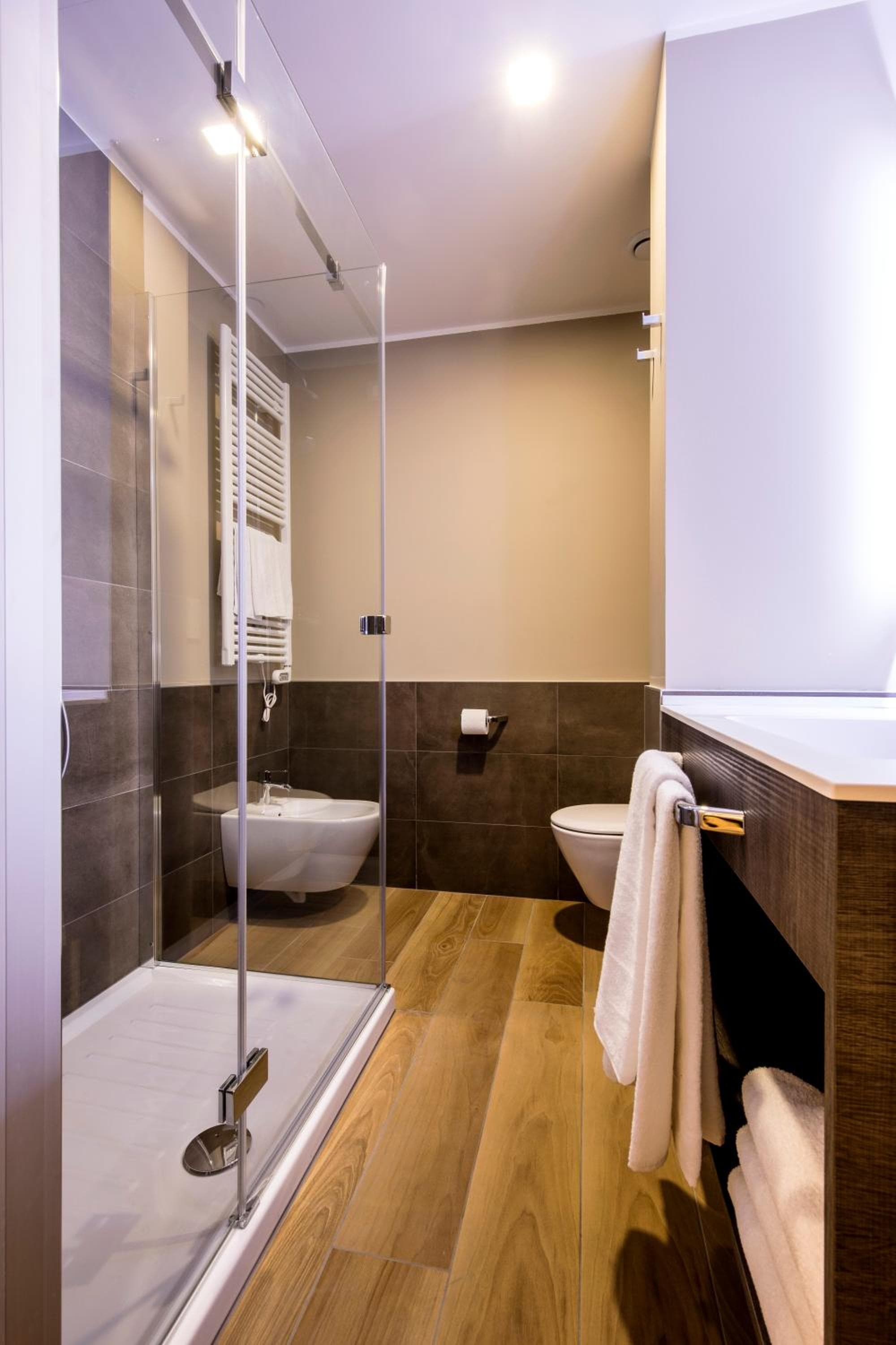 43 Bahnhof Hotel — 30