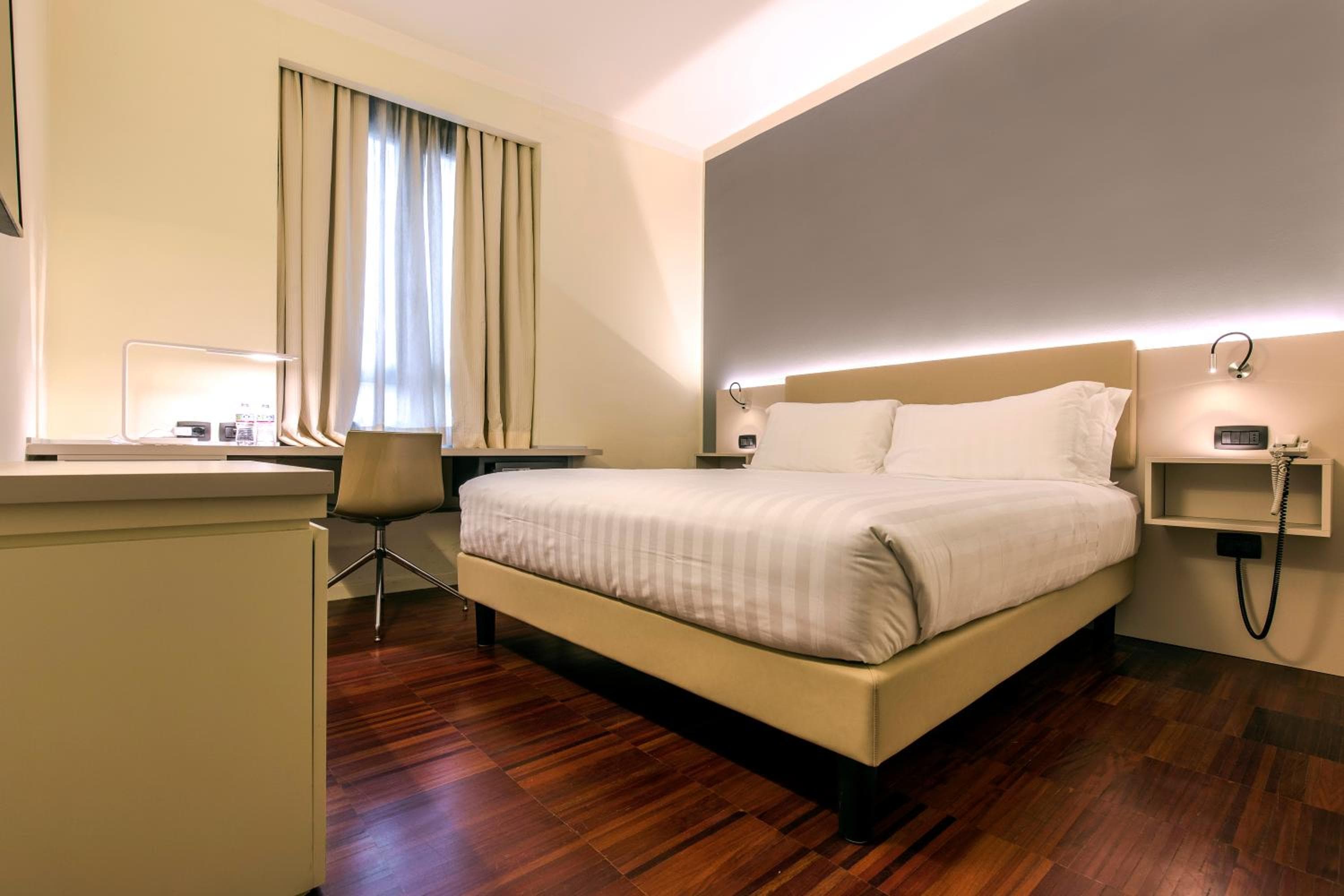 43 Bahnhof Hotel — 23