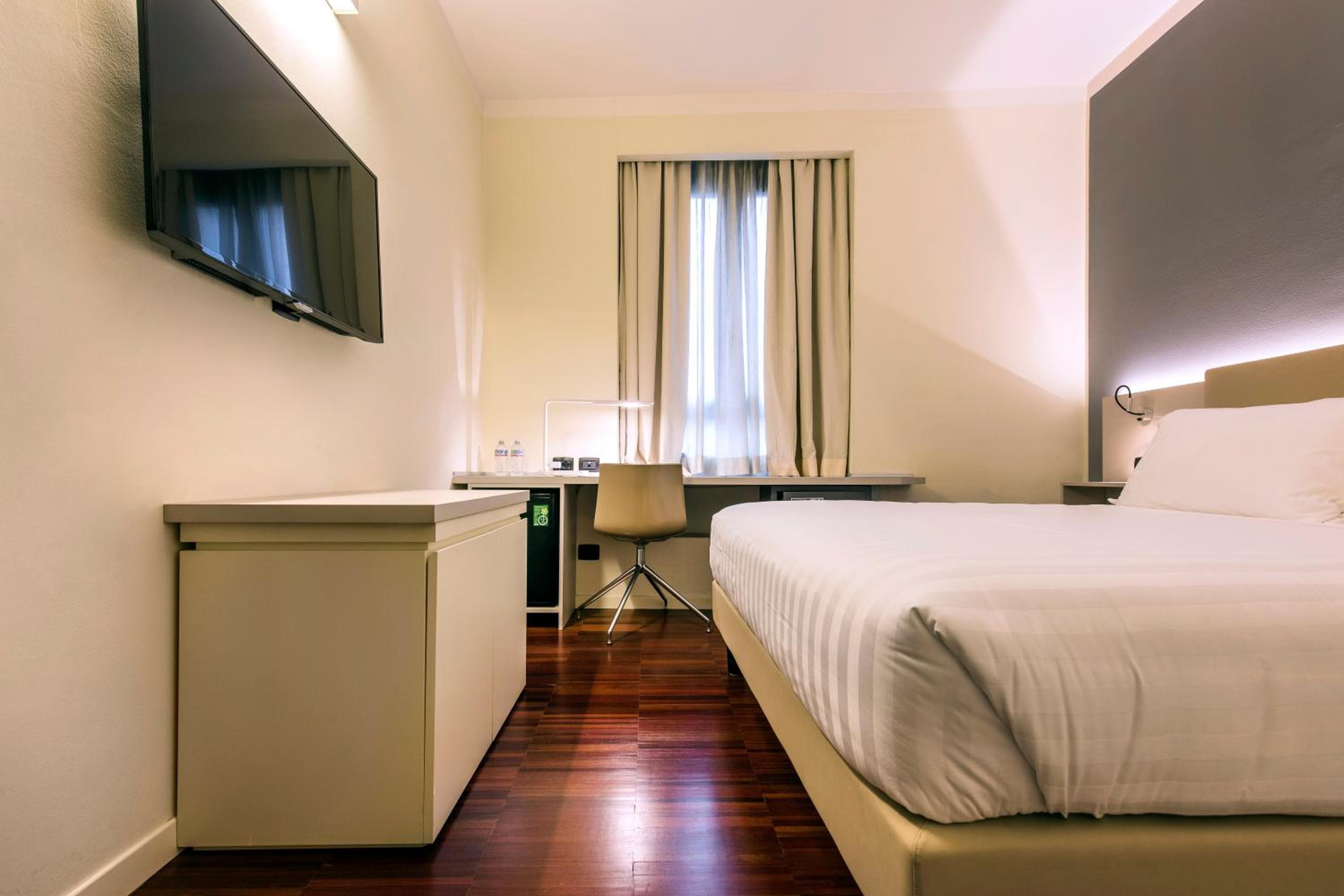 43 Station Hotel — 4