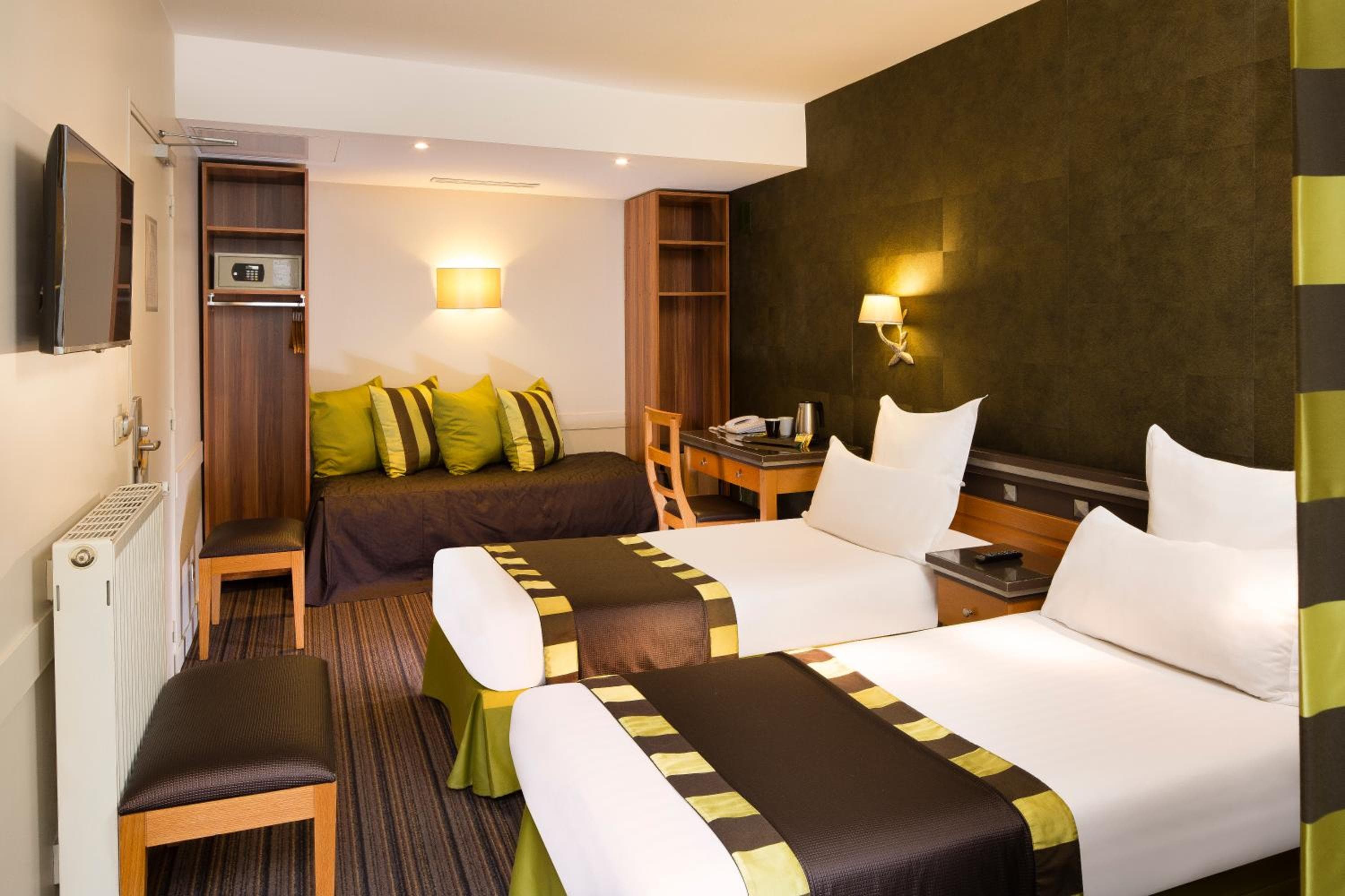 Hotel Mondial — 20