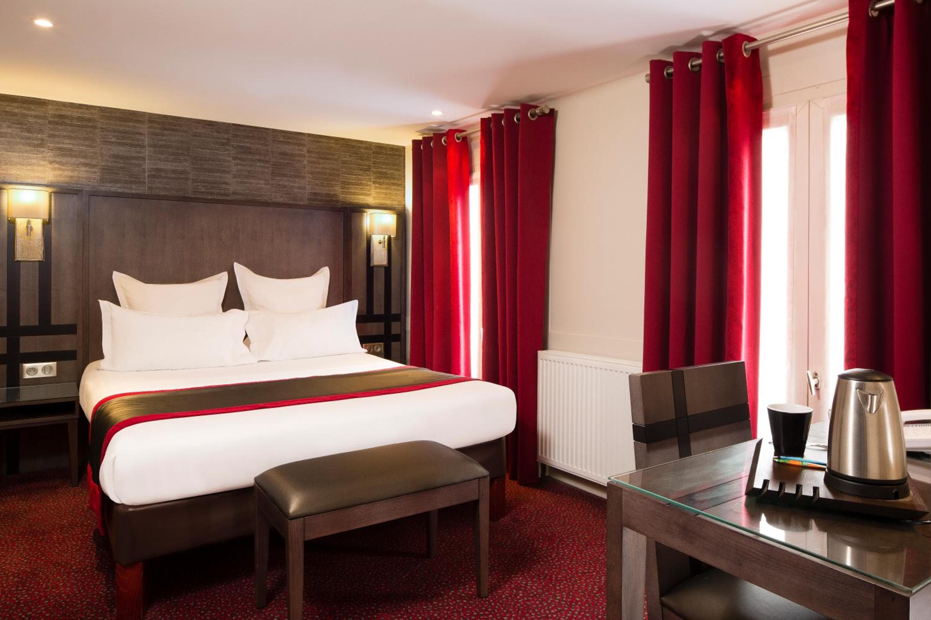 Hôtel Mondial — 18