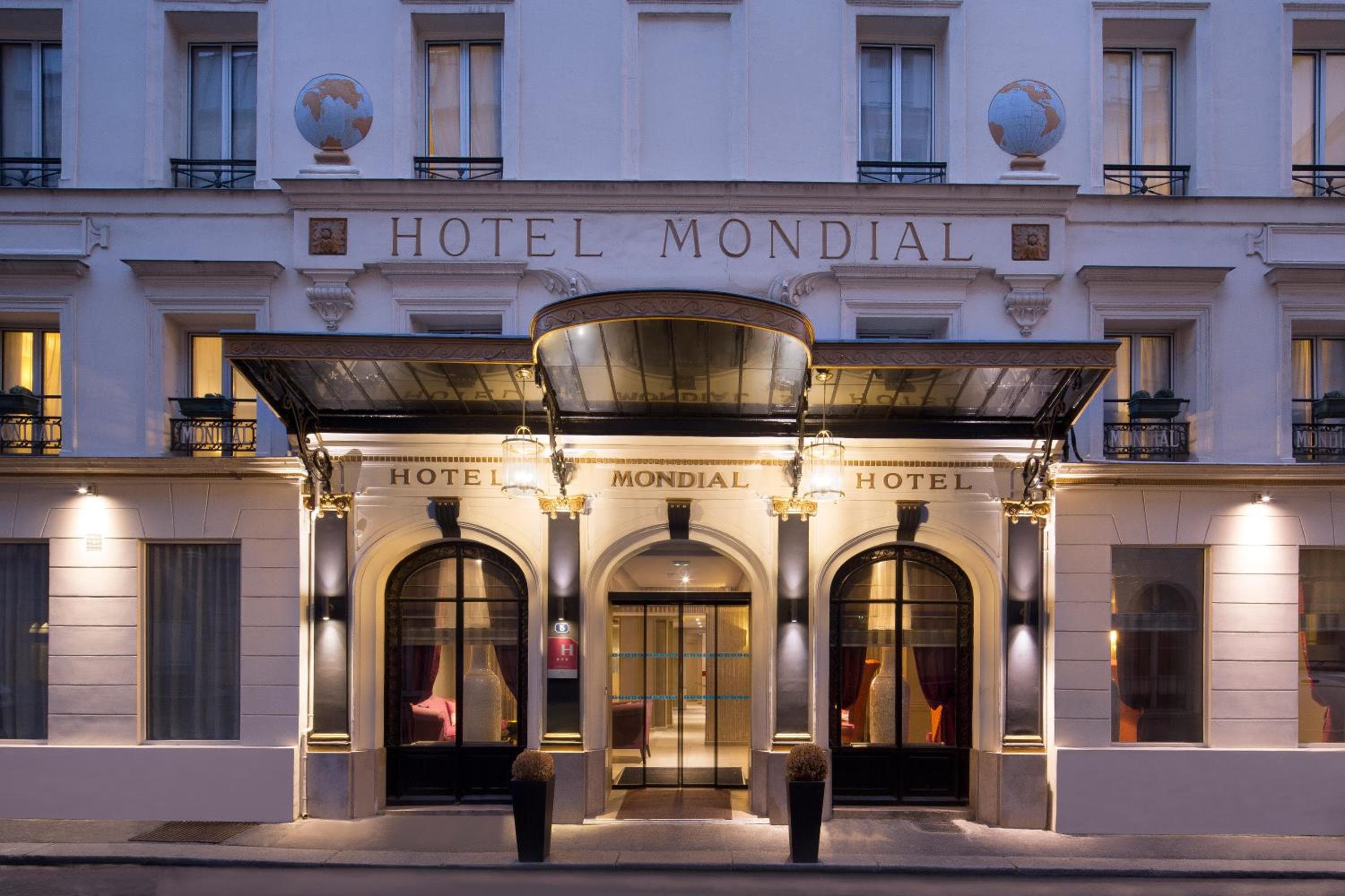 Hotel Mondial — 1