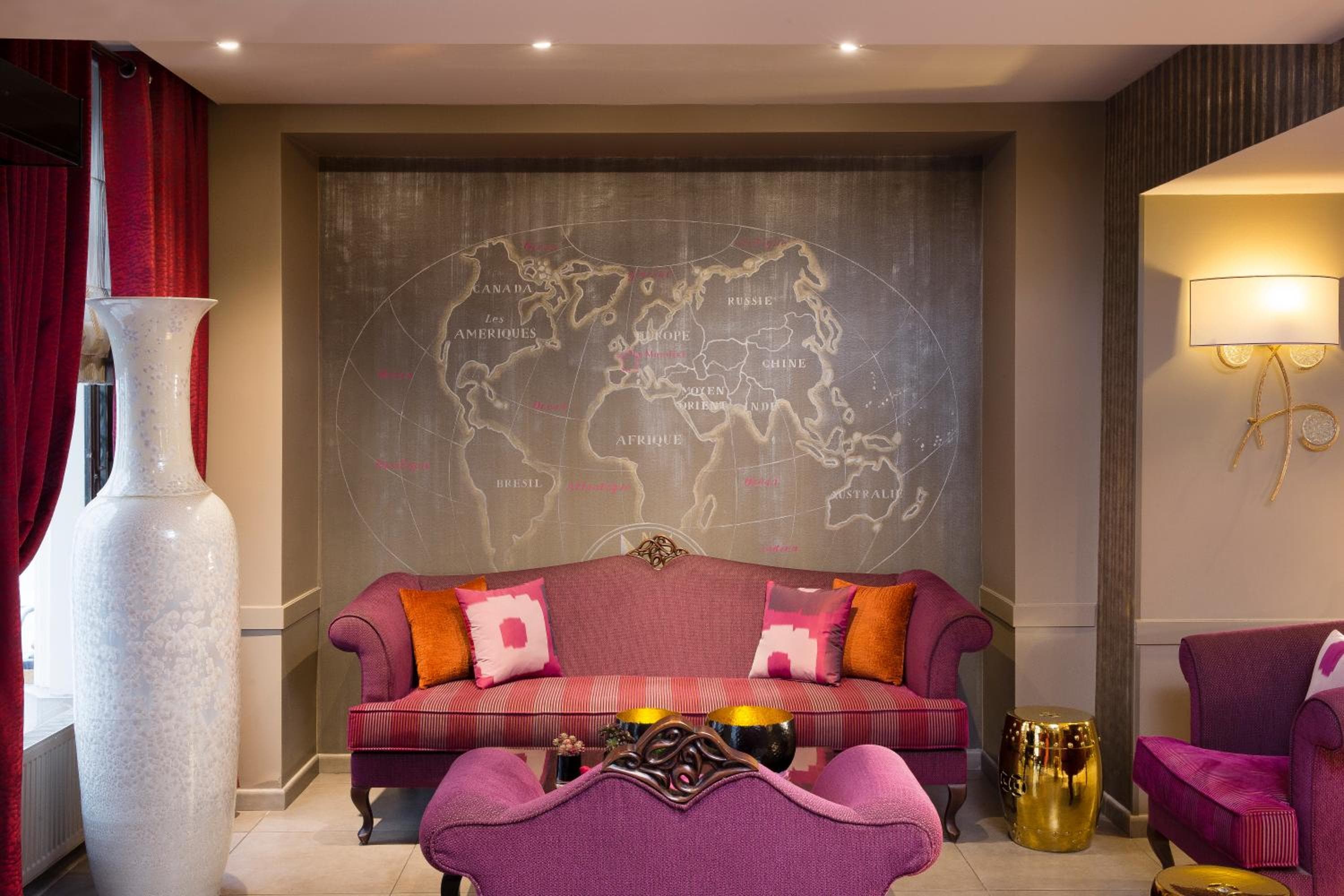 Hotel Mondial — 8