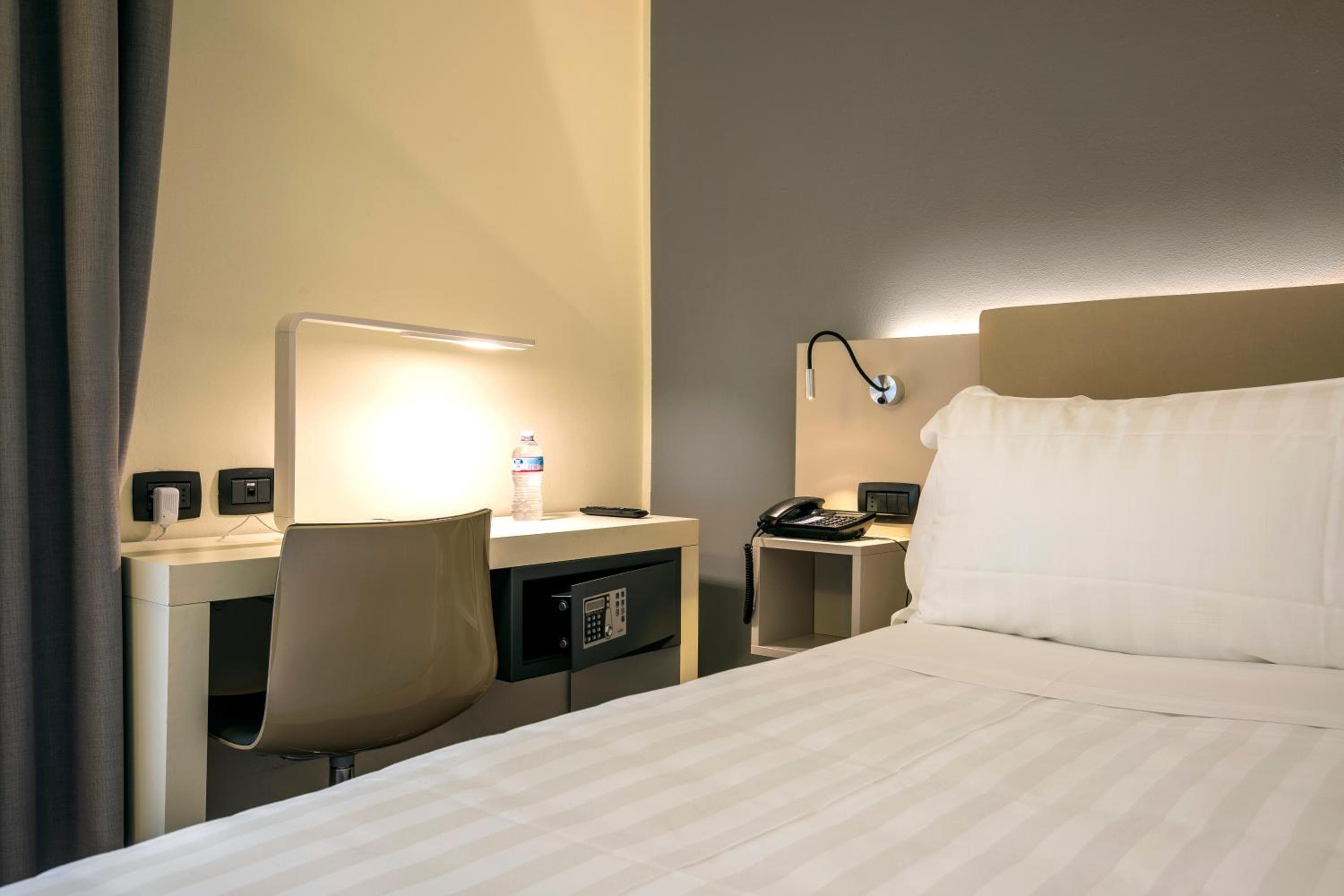 43 Station Hotel — 8