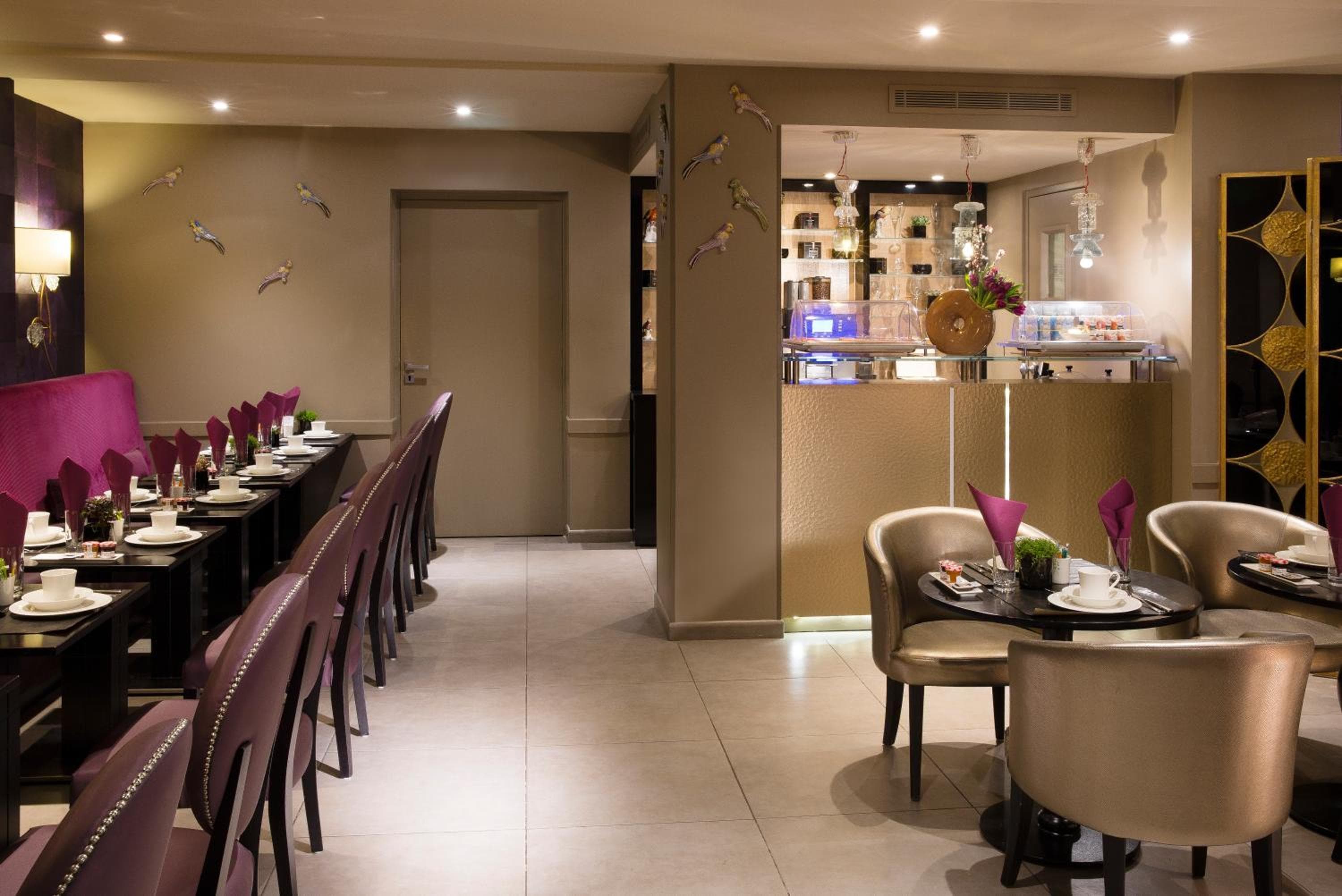 Hôtel Mondial — 10