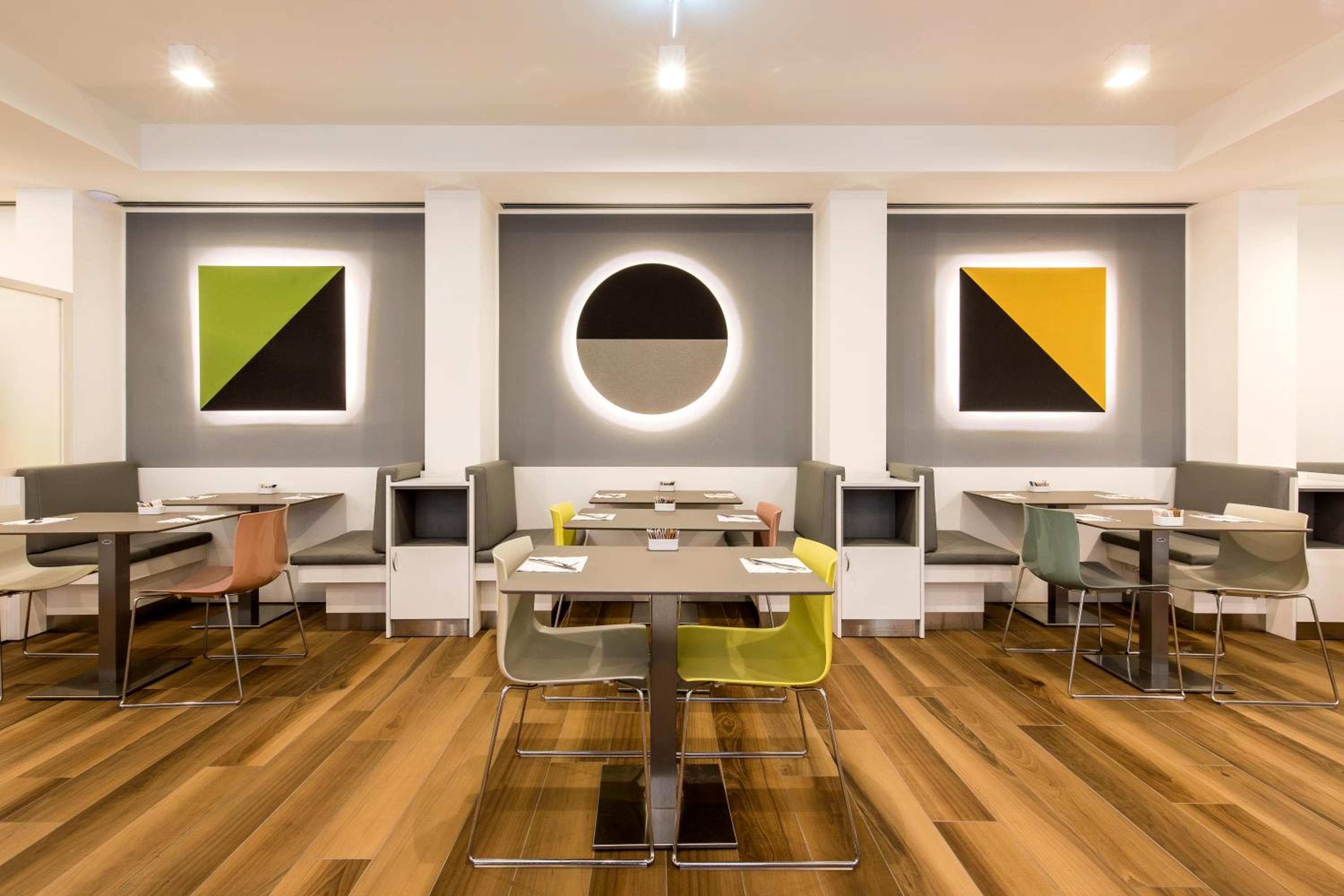 43 Bahnhof Hotel — 13