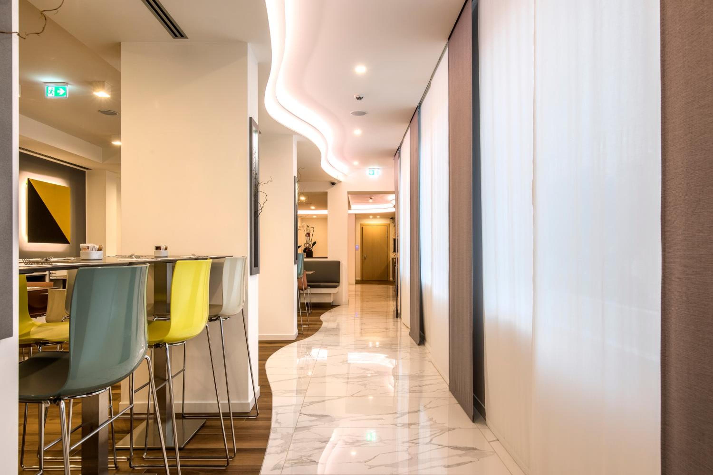 43 Bahnhof Hotel — 12