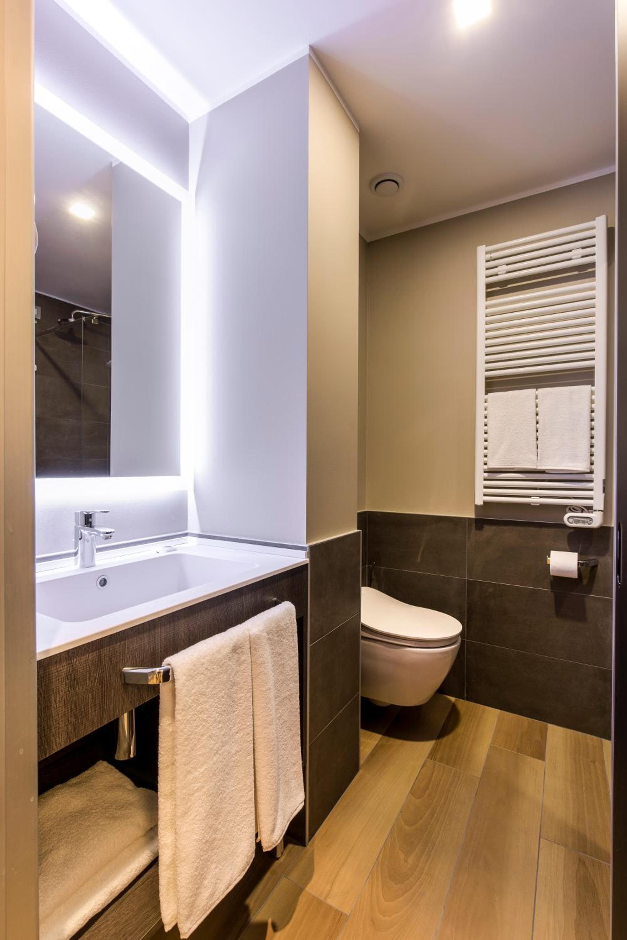 43 Bahnhof Hotel — 29