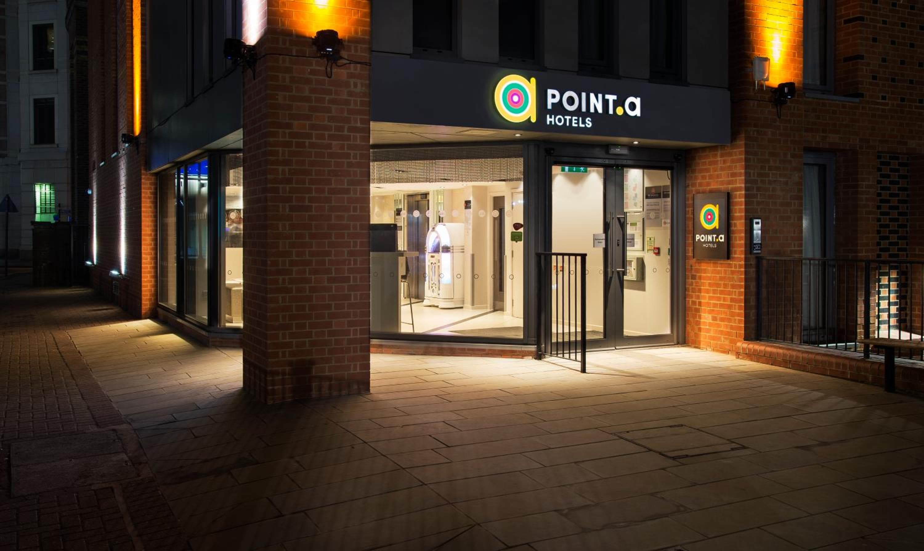 Punto A Hotel Londra Canary Wharf — 7