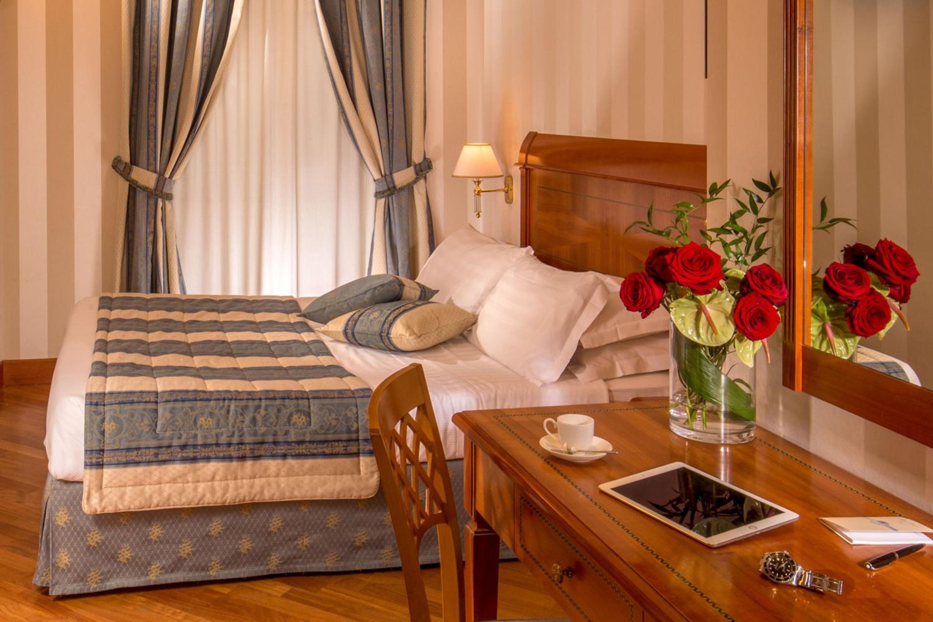 Hotel del siglo XIX — 12