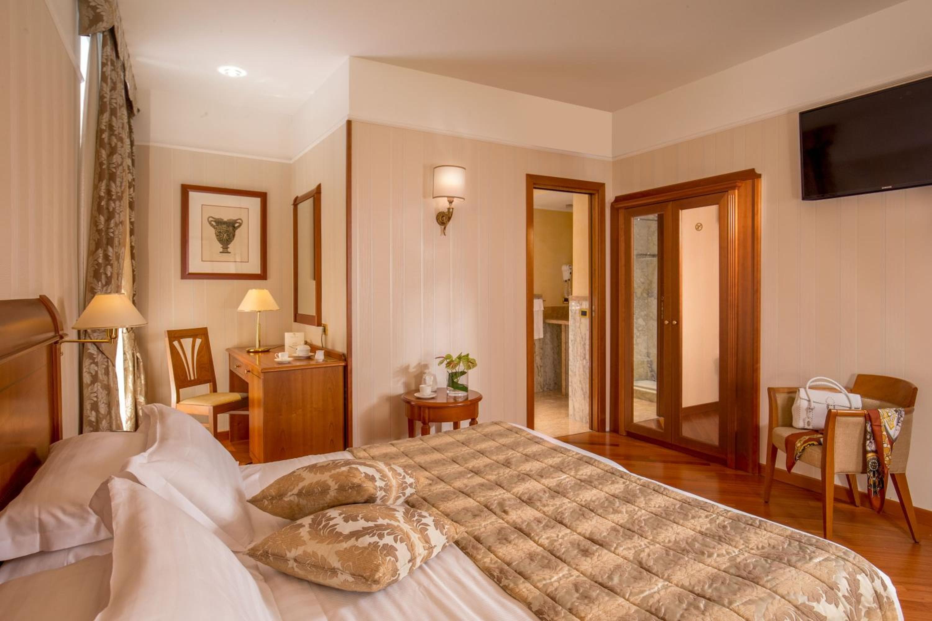Hotel del siglo XIX — 2