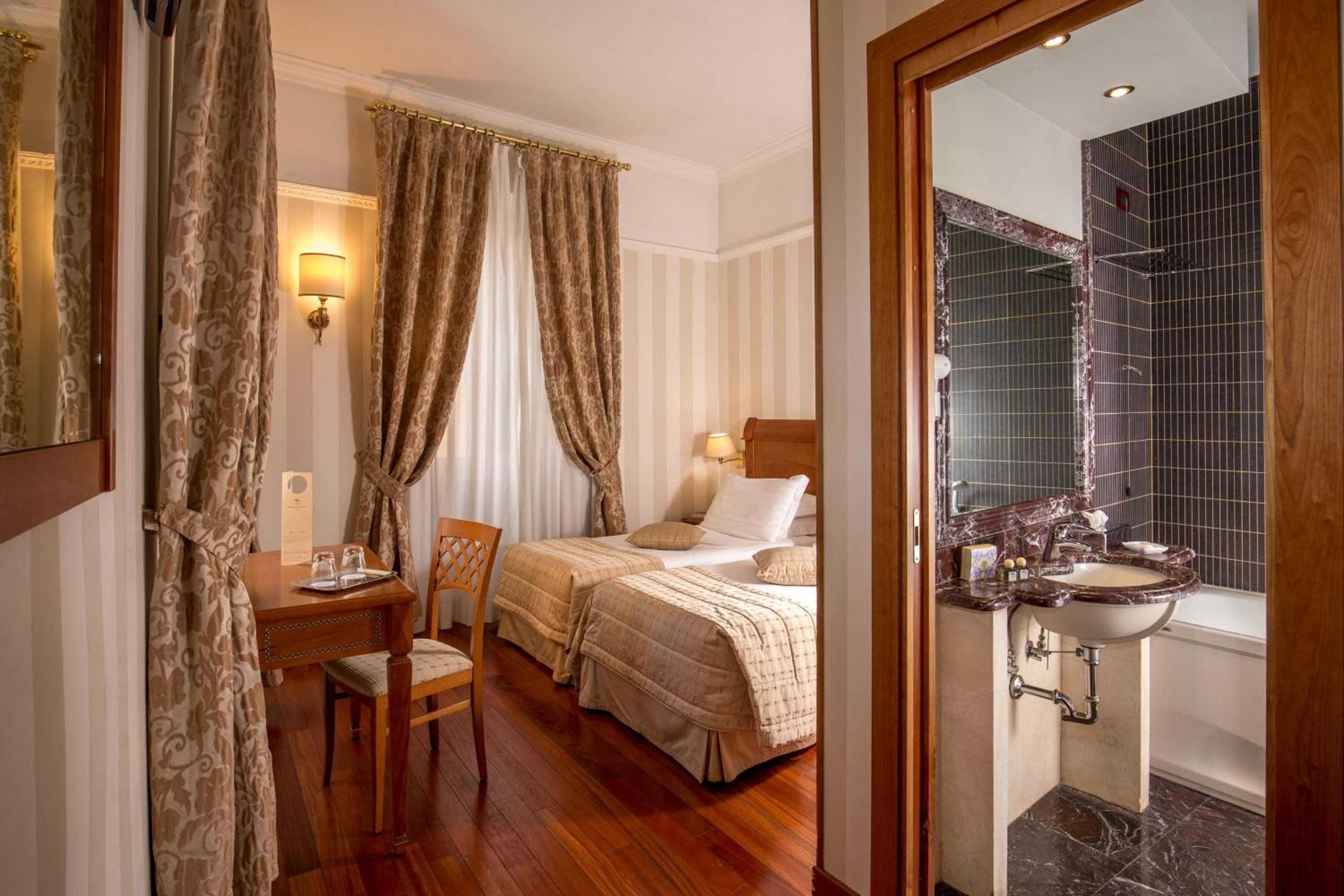 Hotel del siglo XIX — 9