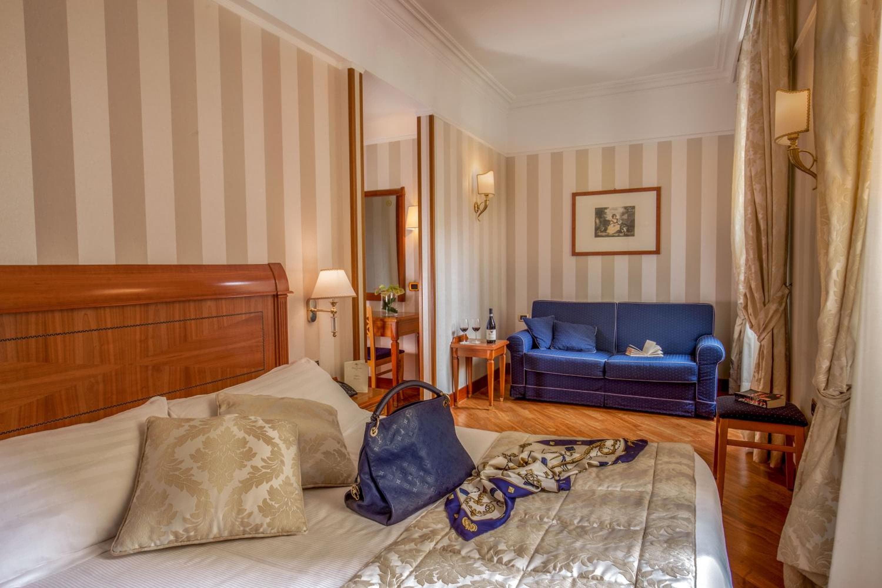 Hotel del siglo XIX — 11
