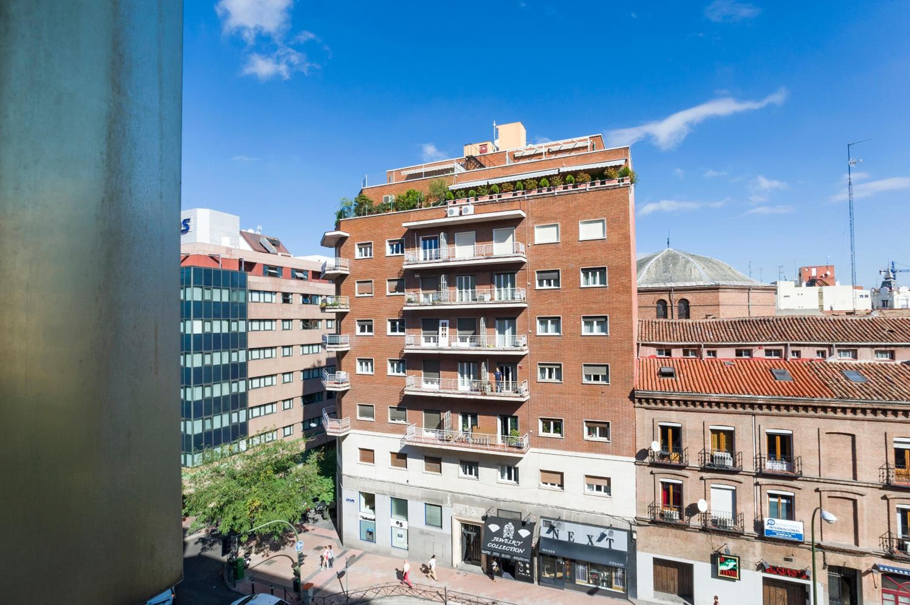Boutique Urbana Madrid Serrano — 12