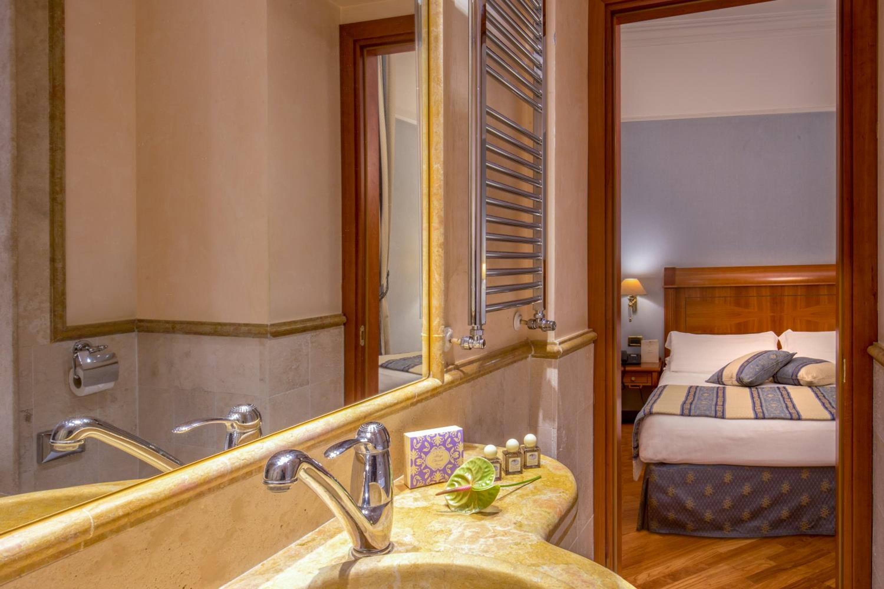 Hotel del siglo XIX — 30