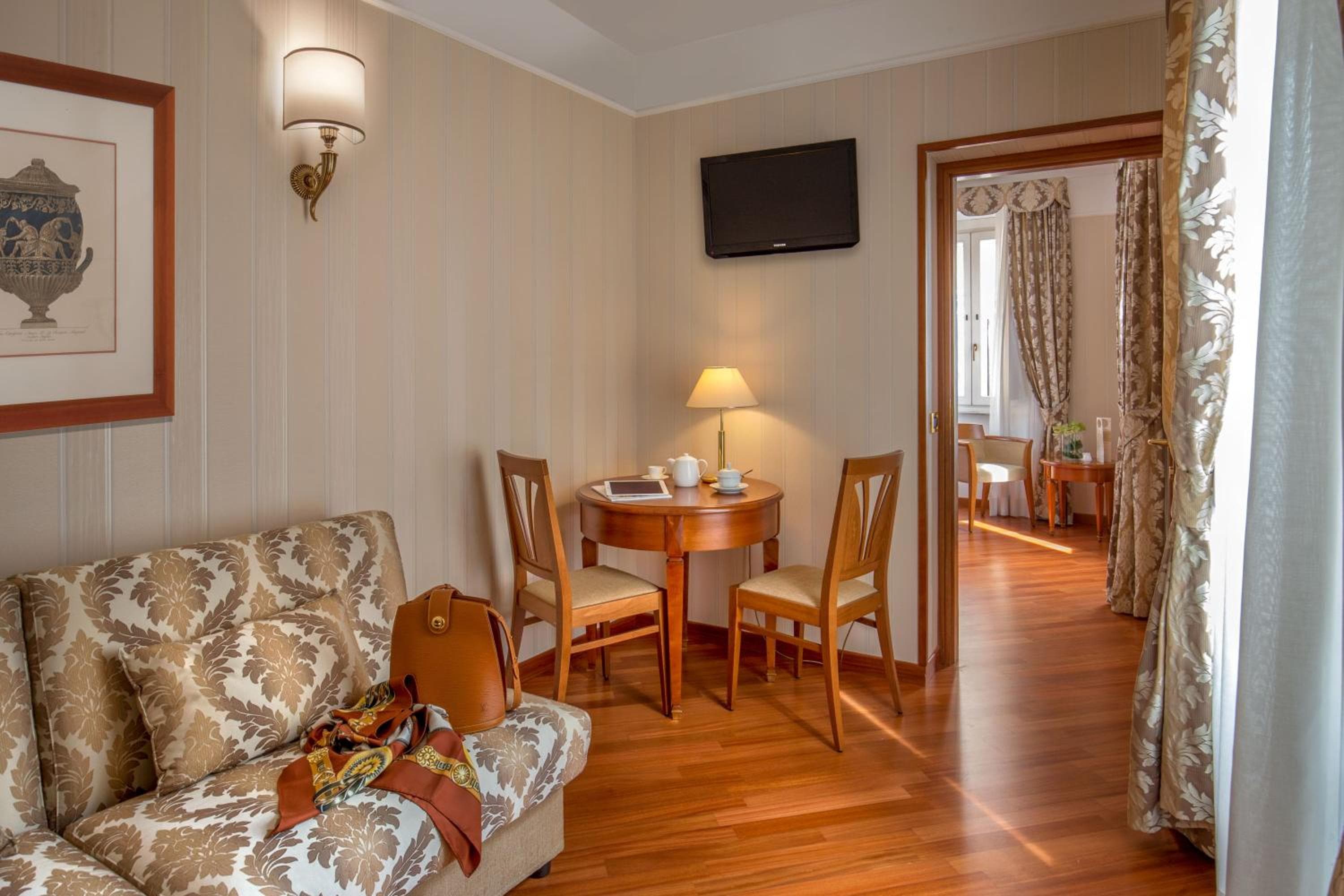 Hotel del siglo XIX — 3