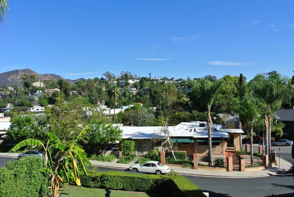 Bed and Breakfast in Hollywood Hills — 1