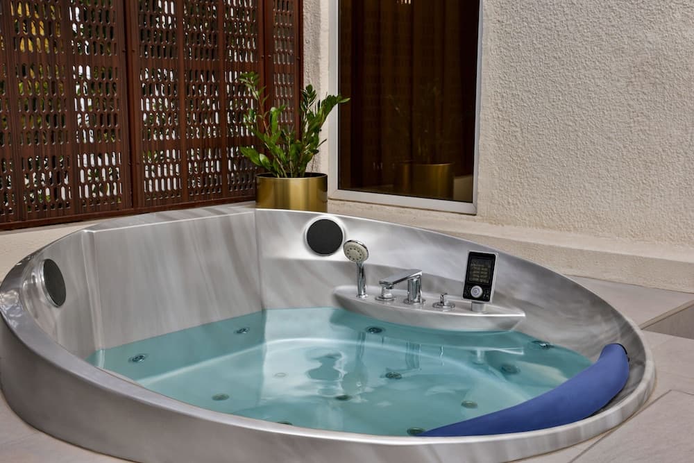 Le Meridien Dubai Hotel & Conference Centre — 12