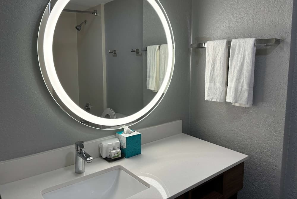 La Quinta Inn & Suites by Wyndham Ft Lauderdale Cypress Cr — 10