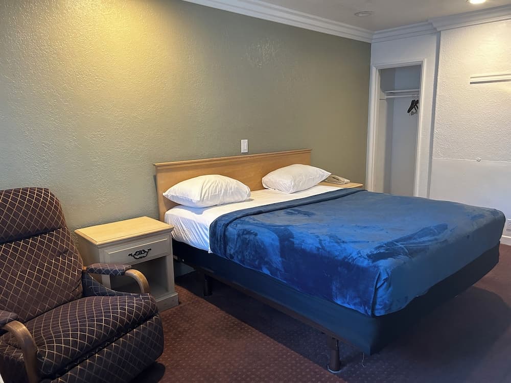 Bienvenido Inn en Colorado Blvd. — 3