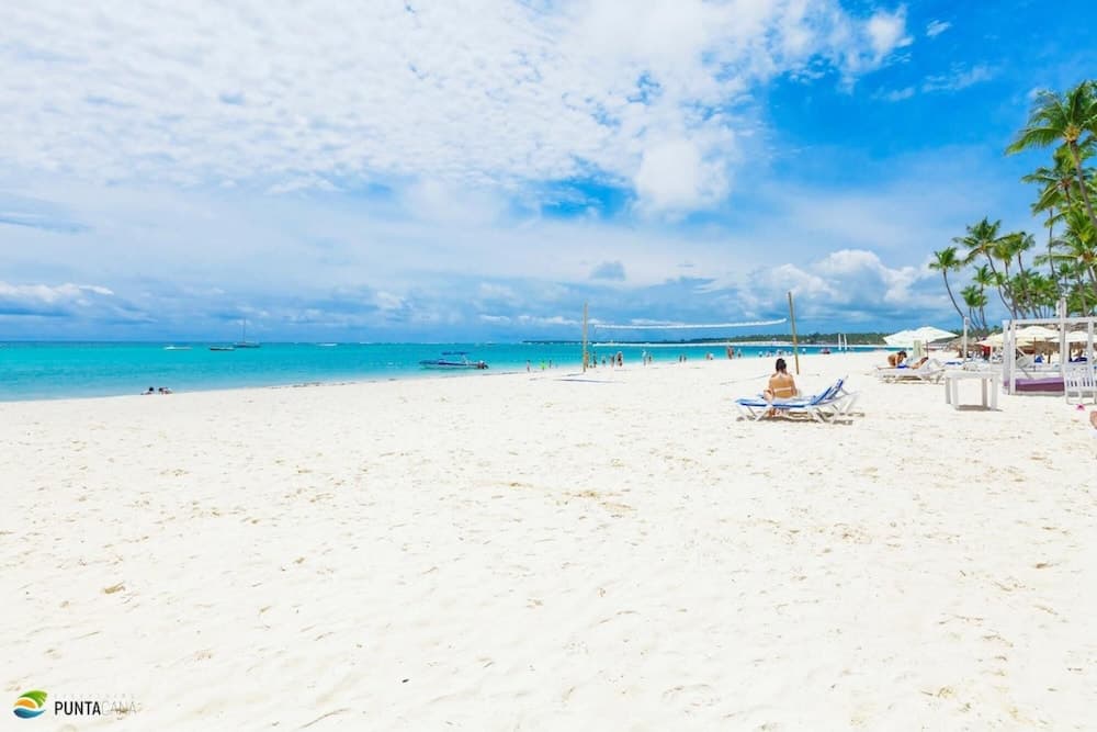 Punta Cana Beachfront Apartment With BBQ Private Terrace — 11