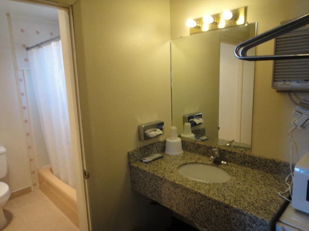 Econo Lodge Las Vegas NM — 14