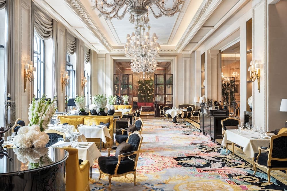 Four Seasons Hotel George V — 25