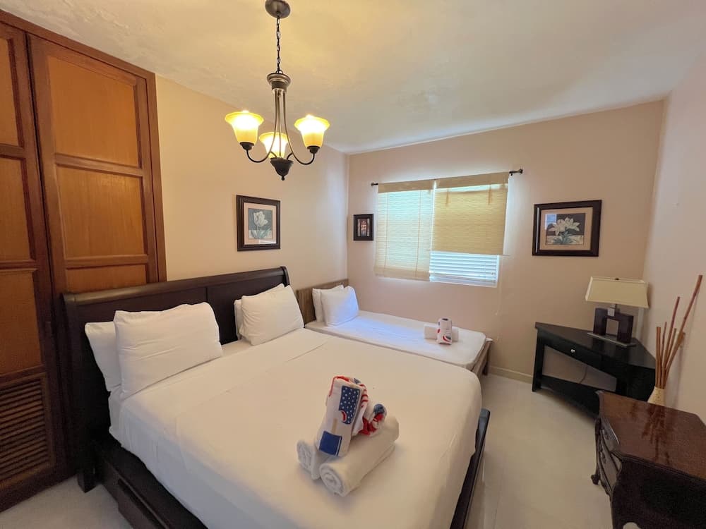 LAS TERRAZAS - POOL VIEW SUITES — 24