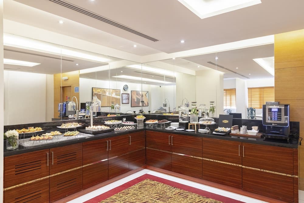 Hotel y Residencias Golden Sands — 15