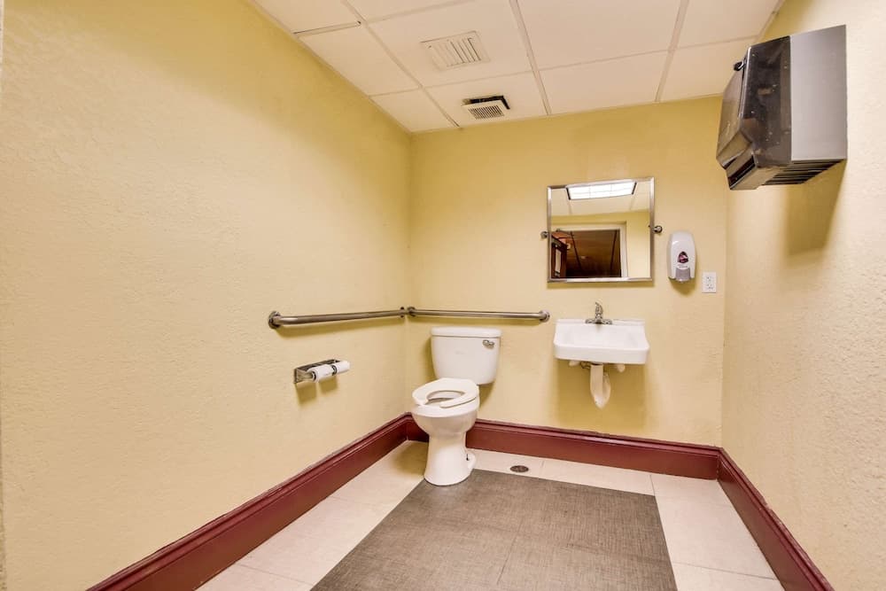 Econo Lodge Busch Gardens — 6