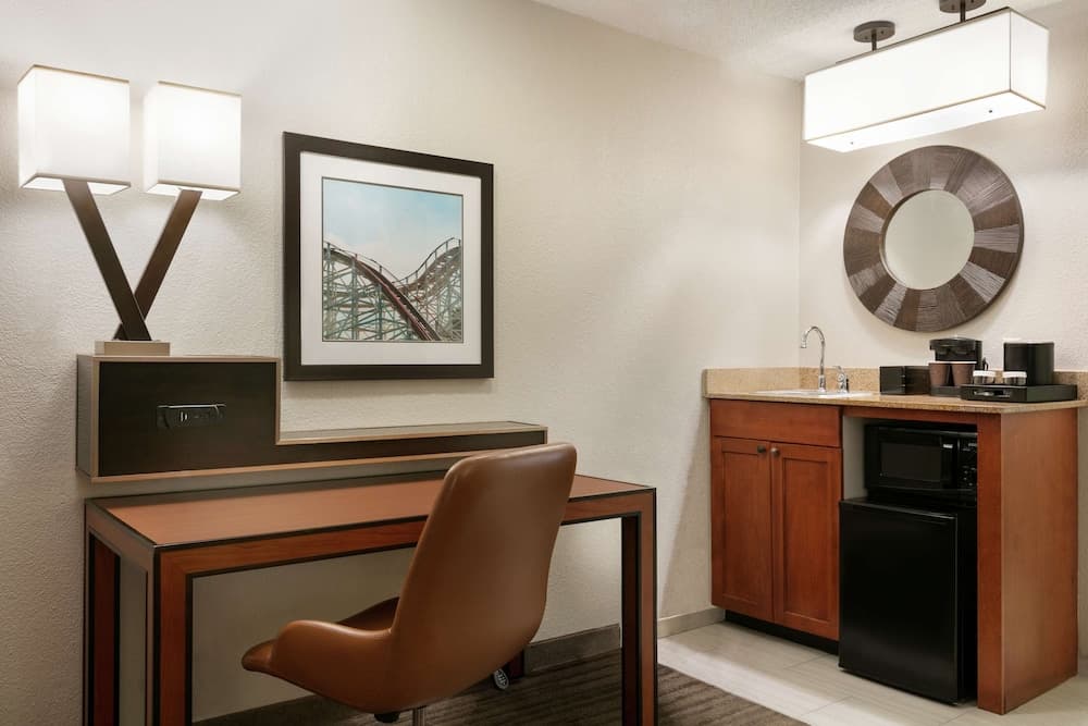 Embassy Suites by Hilton Orlando International Dr ICON Park — 11