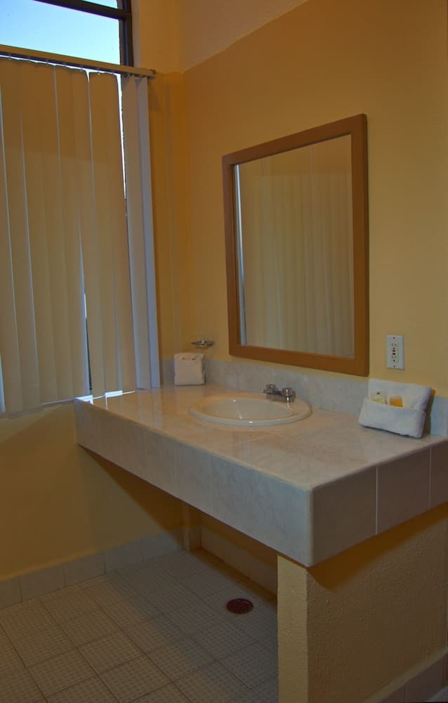 Sunrock Hotel and Suites — 20