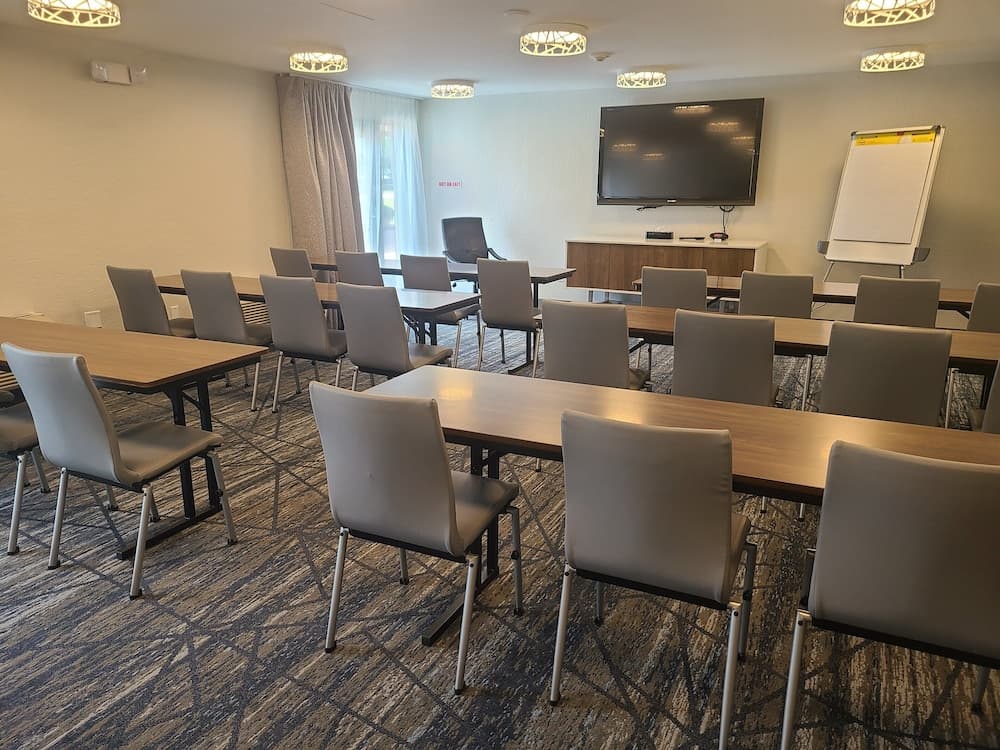 Holiday Inn Express & Suites Ft. Lauderdale N - Exec Airport by IHG — 16