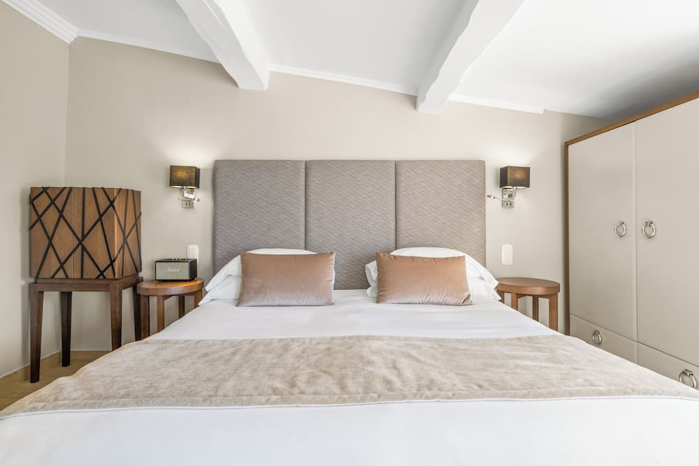 Hotel Chateau De La Chevre D Or — 11
